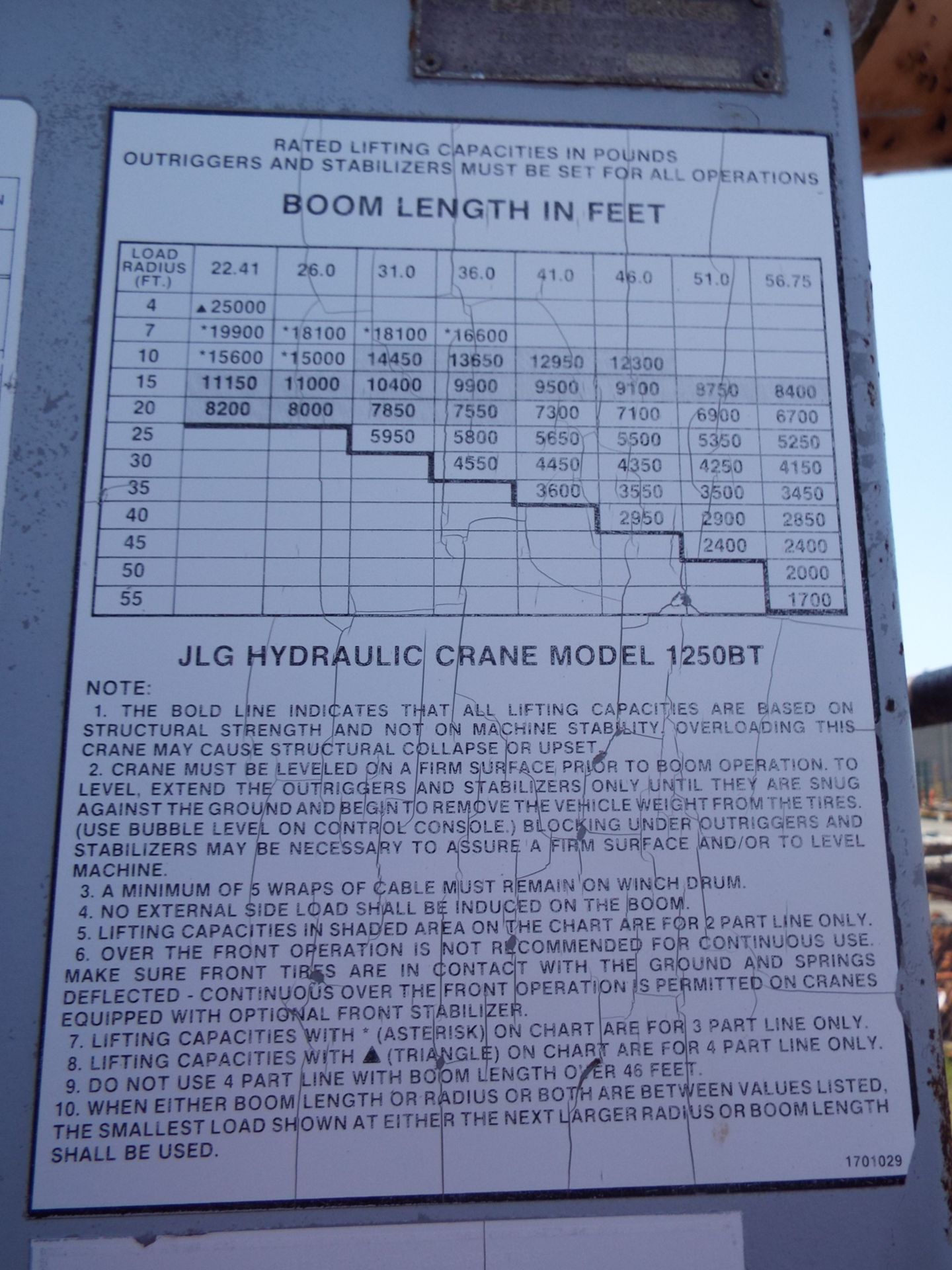 FORD L8000 BOOM TRUCK WITH JLG 1250BT CRANE, 25000LB CAPACITY AND 8390 HOURS (RECORDED AT TIME OF - Image 9 of 10