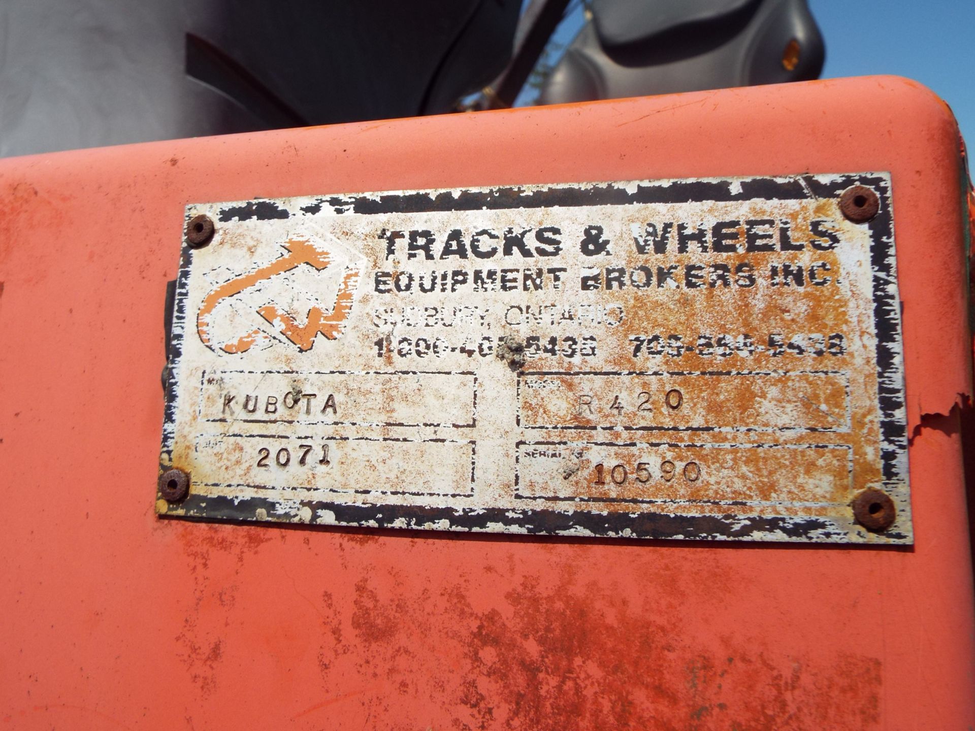 KUBOTA R420 WHEEL LOADER WITH FORKLIFT ATTACHMENT, 975 HOURS (RECORDED AT TIME OF LISTING), S/N: - Image 10 of 10