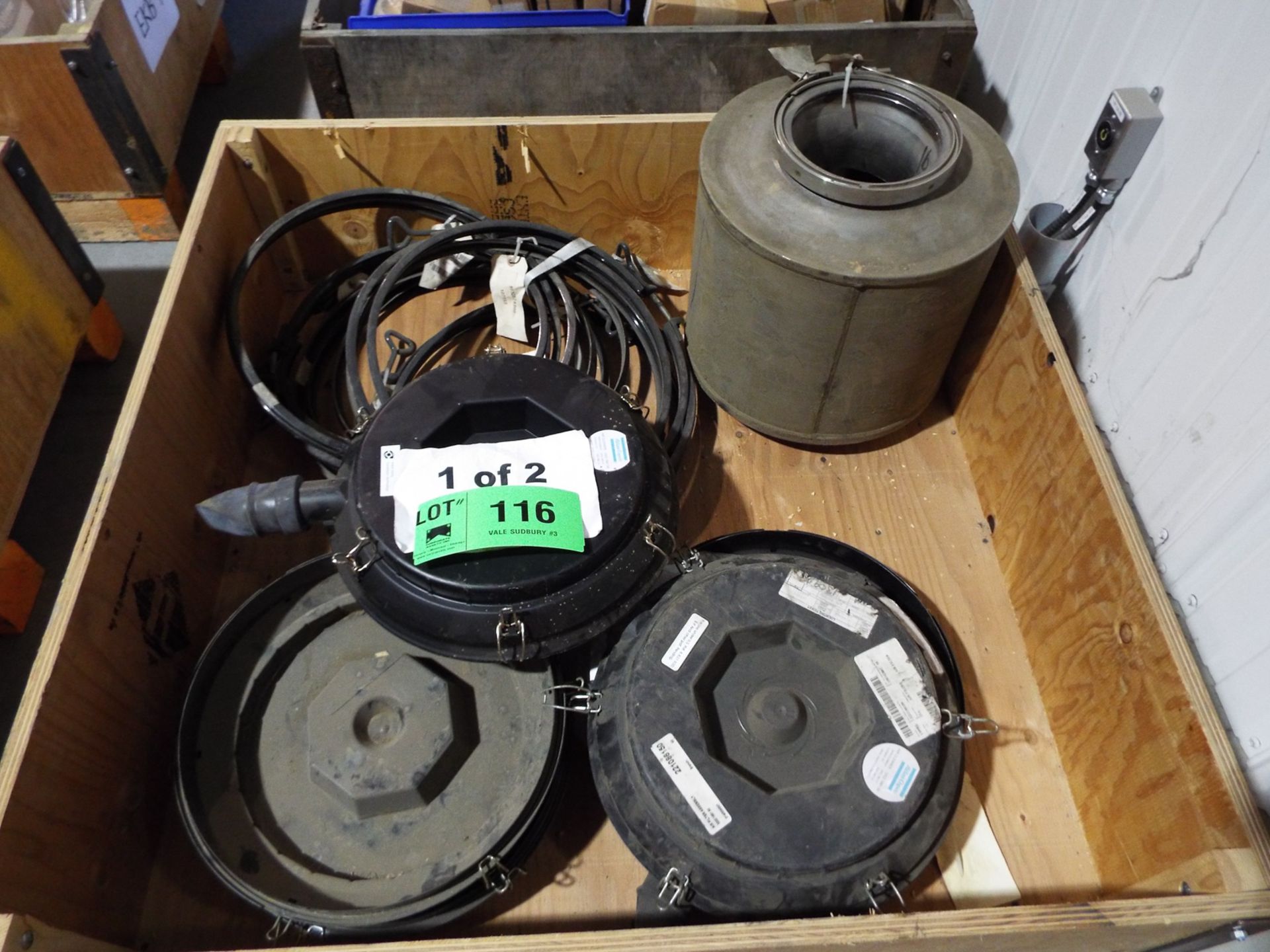 LOT/ ATLAS COPCO PARTS INCLUDING AIR FILTER ASSEMBLY, PRESSURE GAUGE, HOLDERS, BOLT, AND SLIDE