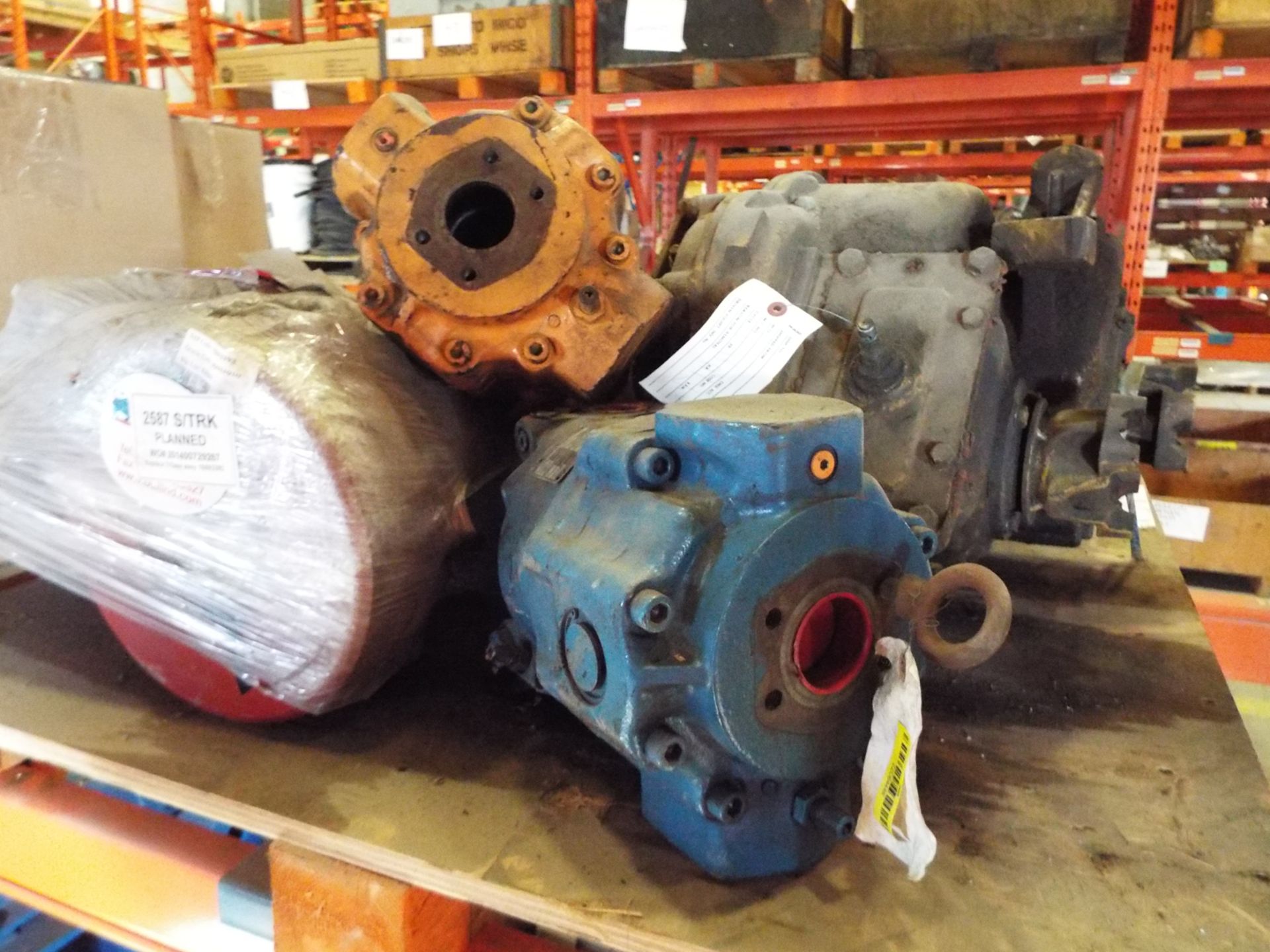 LOT/ TIMBERJACK TRANSFER CASE, PARKER PAVC100R42 PUMP WITH 3000 PSI MAX, & PUMPS - Image 7 of 8
