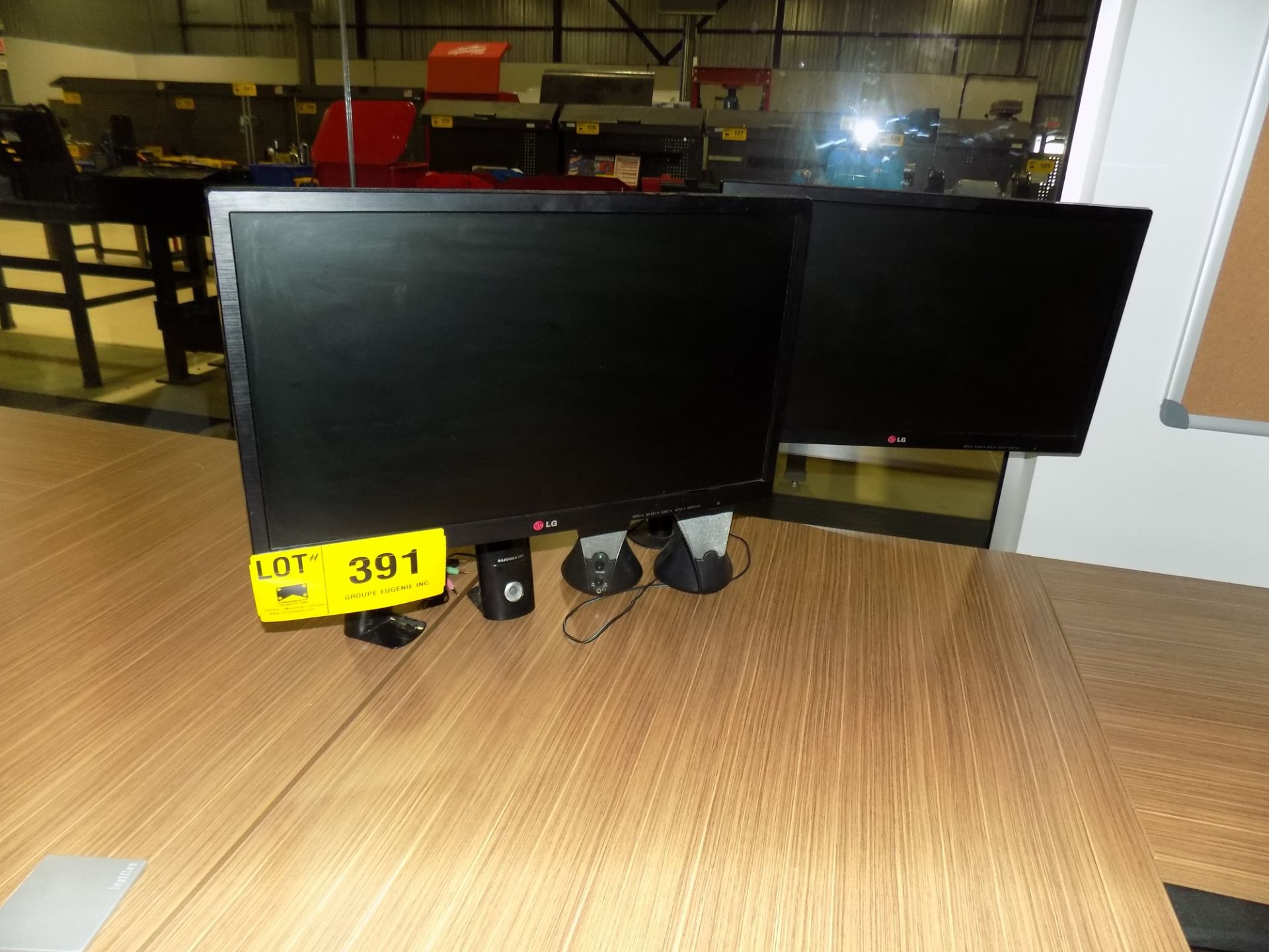 LOT/ (2) MONITORS