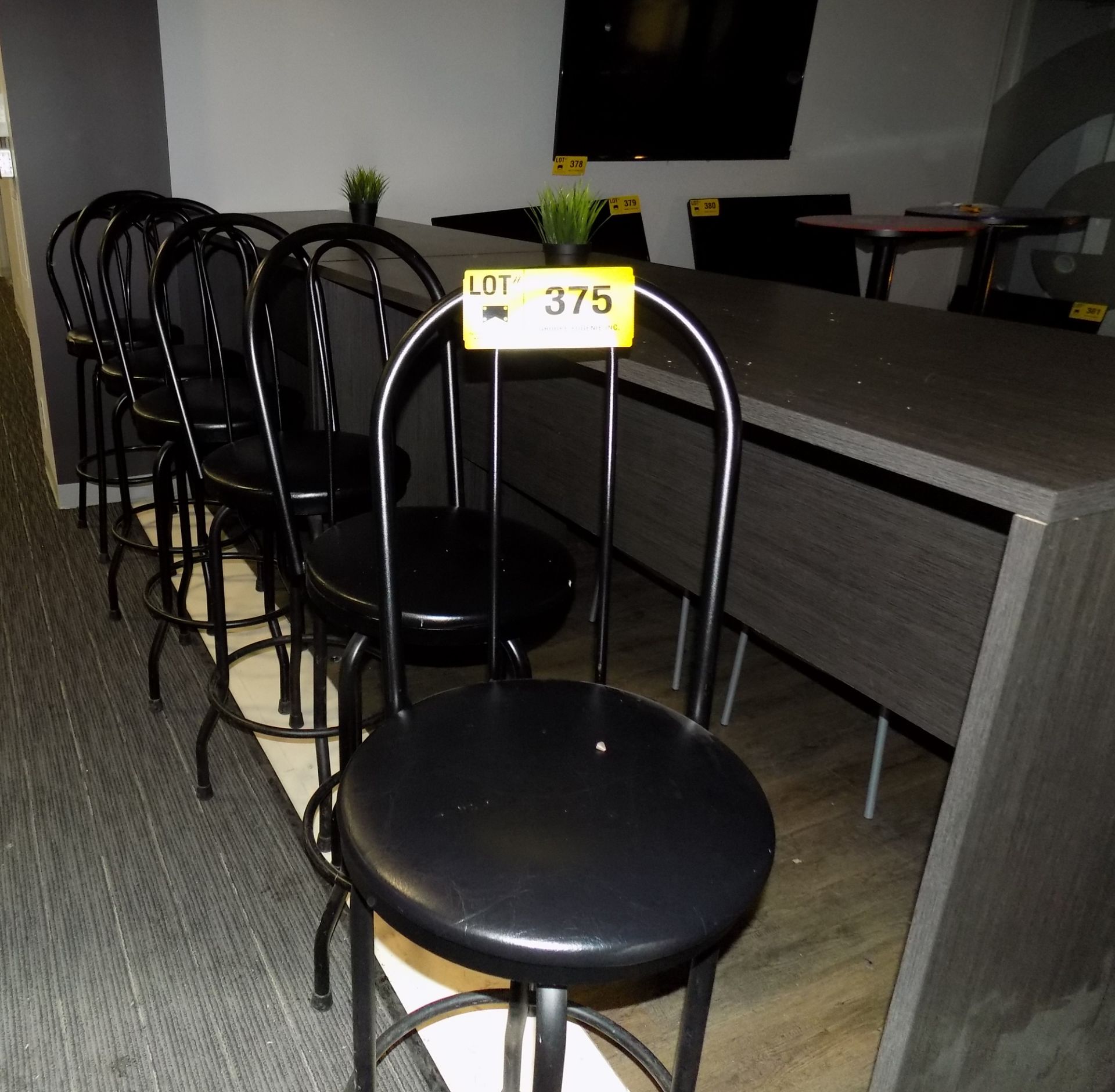 LOT/ (6) BAR STOOLS