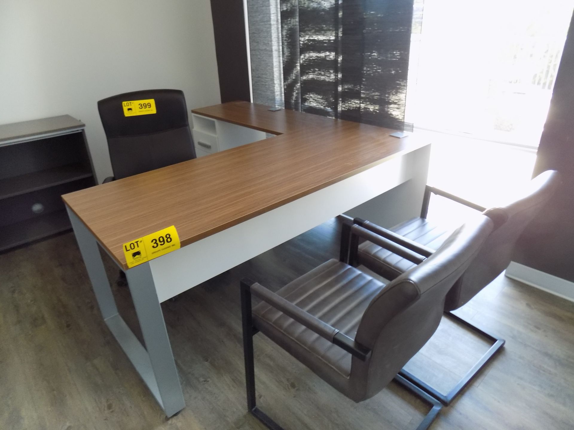 LOT/ L-SHAPE DESK WITH CHAIR - Image 2 of 2