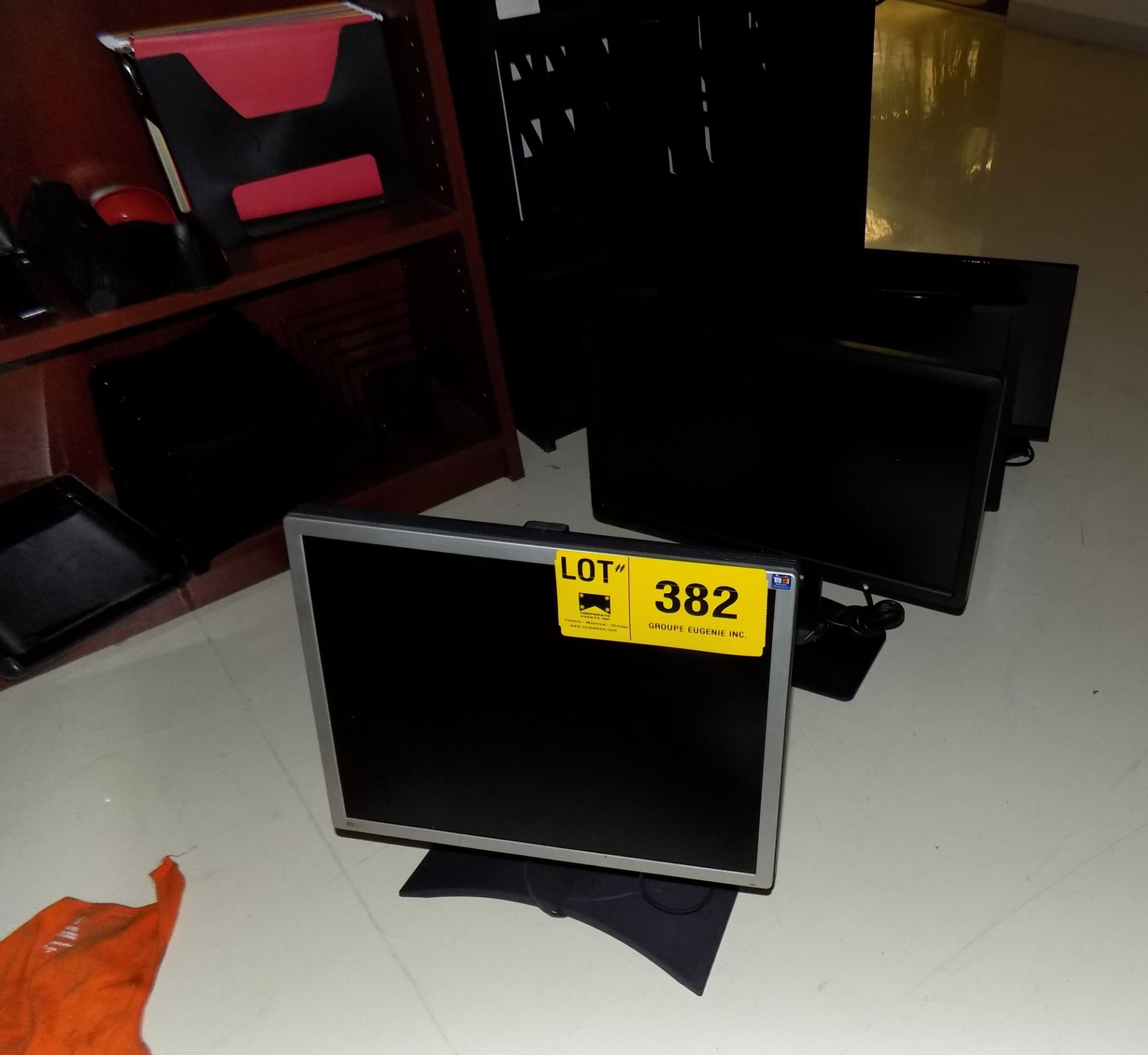 LOT/ (4) MONITORS