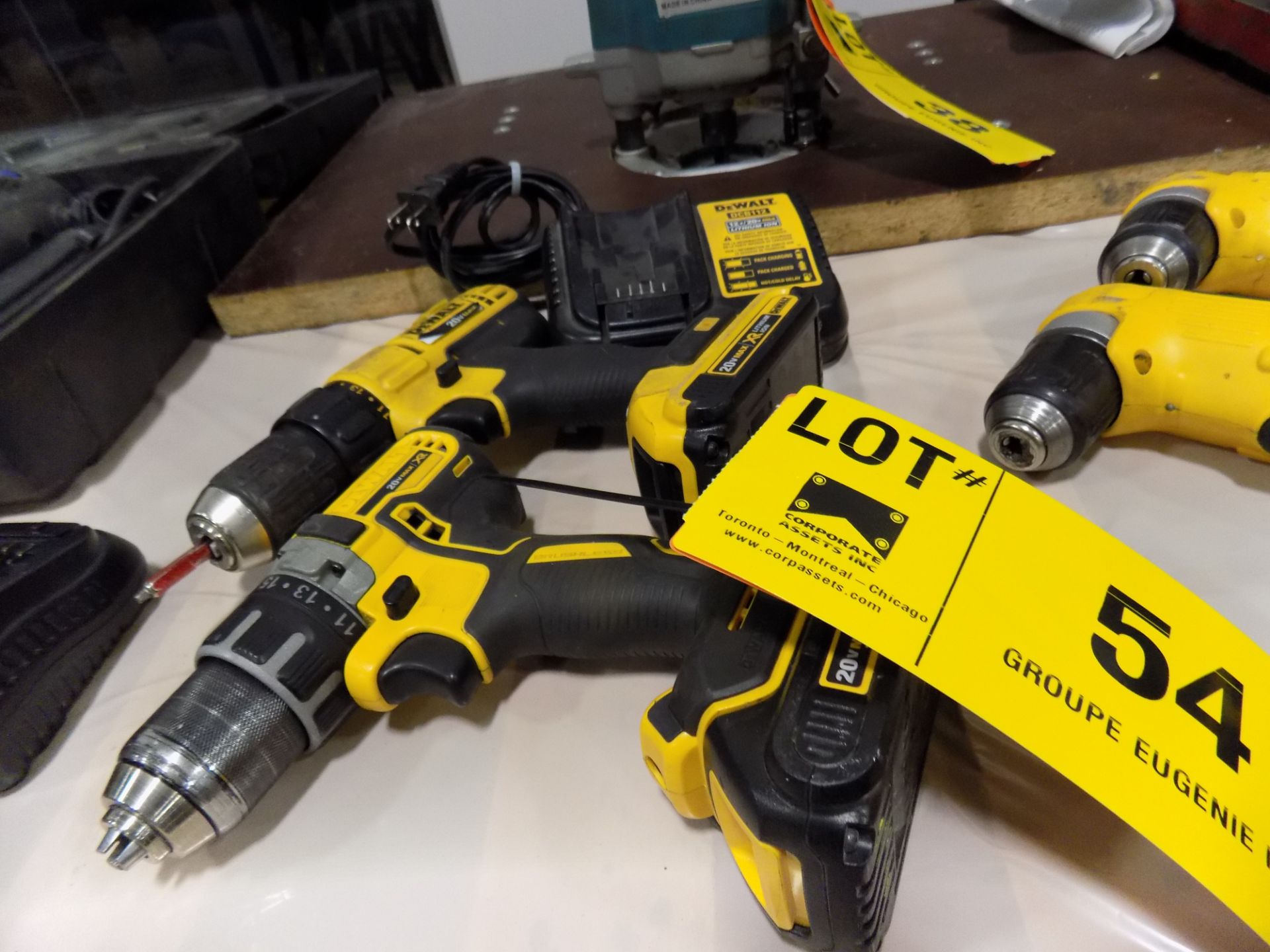 LOT/ DEWALT CORDLESS DRILLS WITH CHARGERS