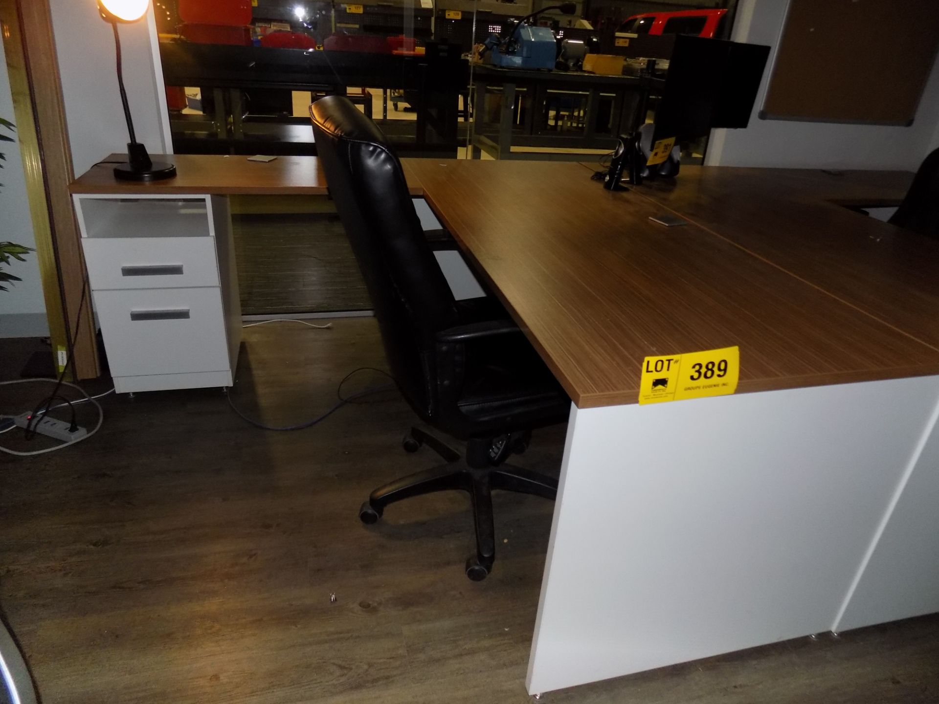 LOT/ L-SHAPE DESK WITH CHAIR