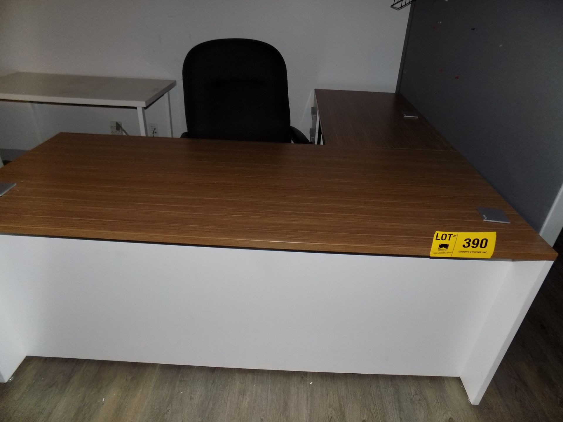 LOT/ L-SHAPE DESK WITH CHAIR