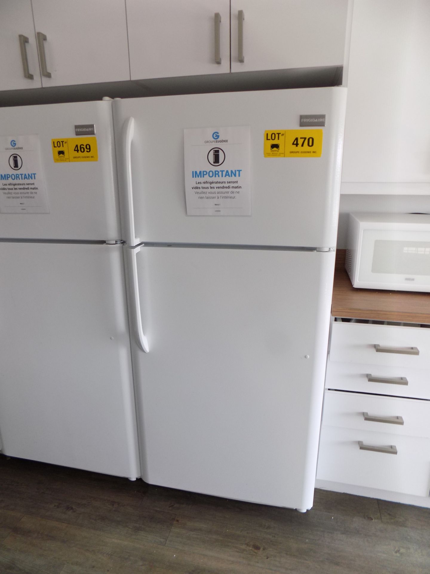 FRIGIDAIRE REFRIGERATOR