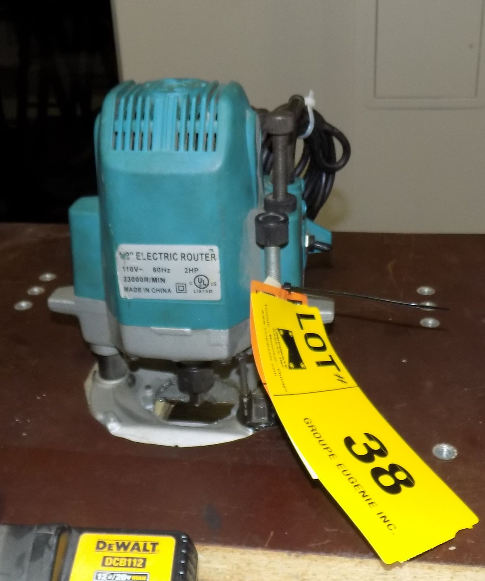 MAKITA PLUNGE ROUTER