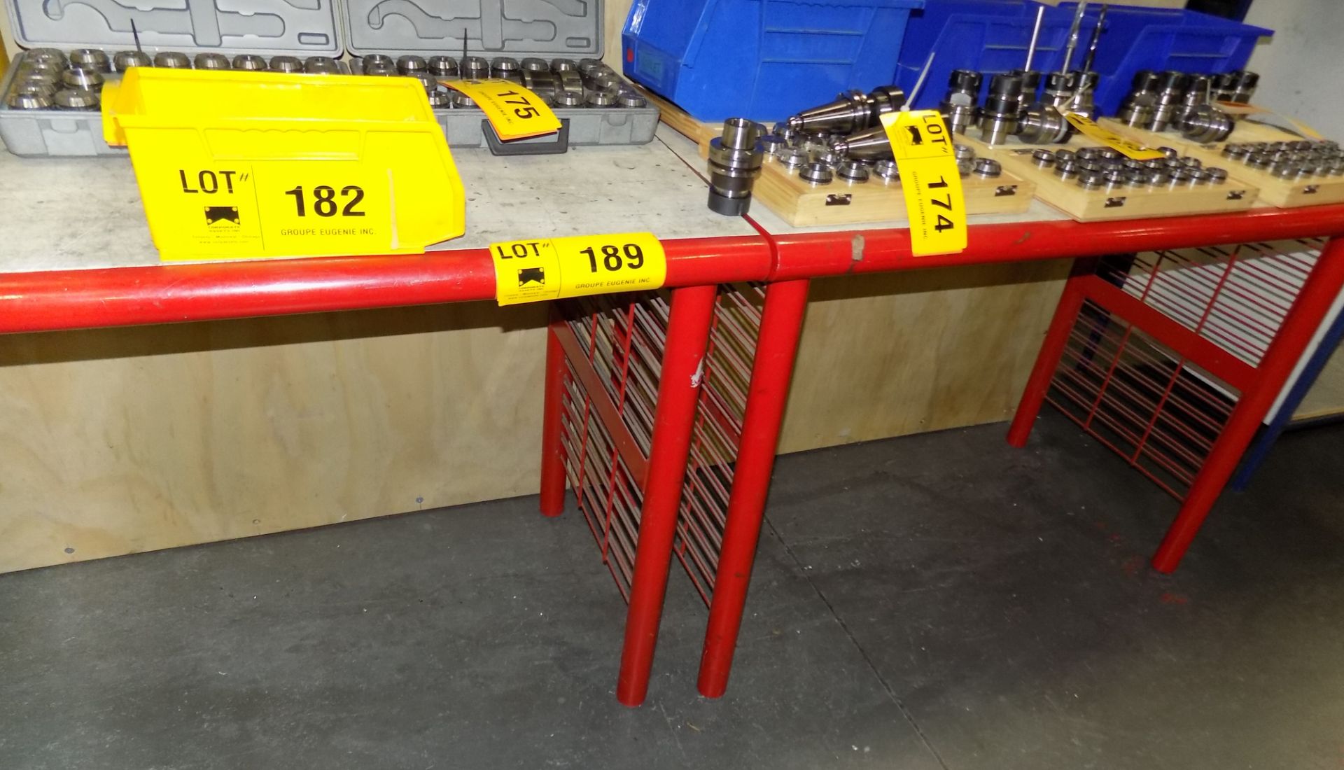 LOT/ WORK BENCHES