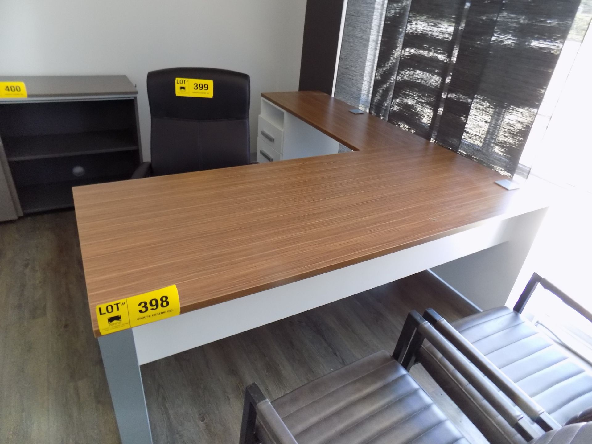 LOT/ L-SHAPE DESK WITH CHAIR