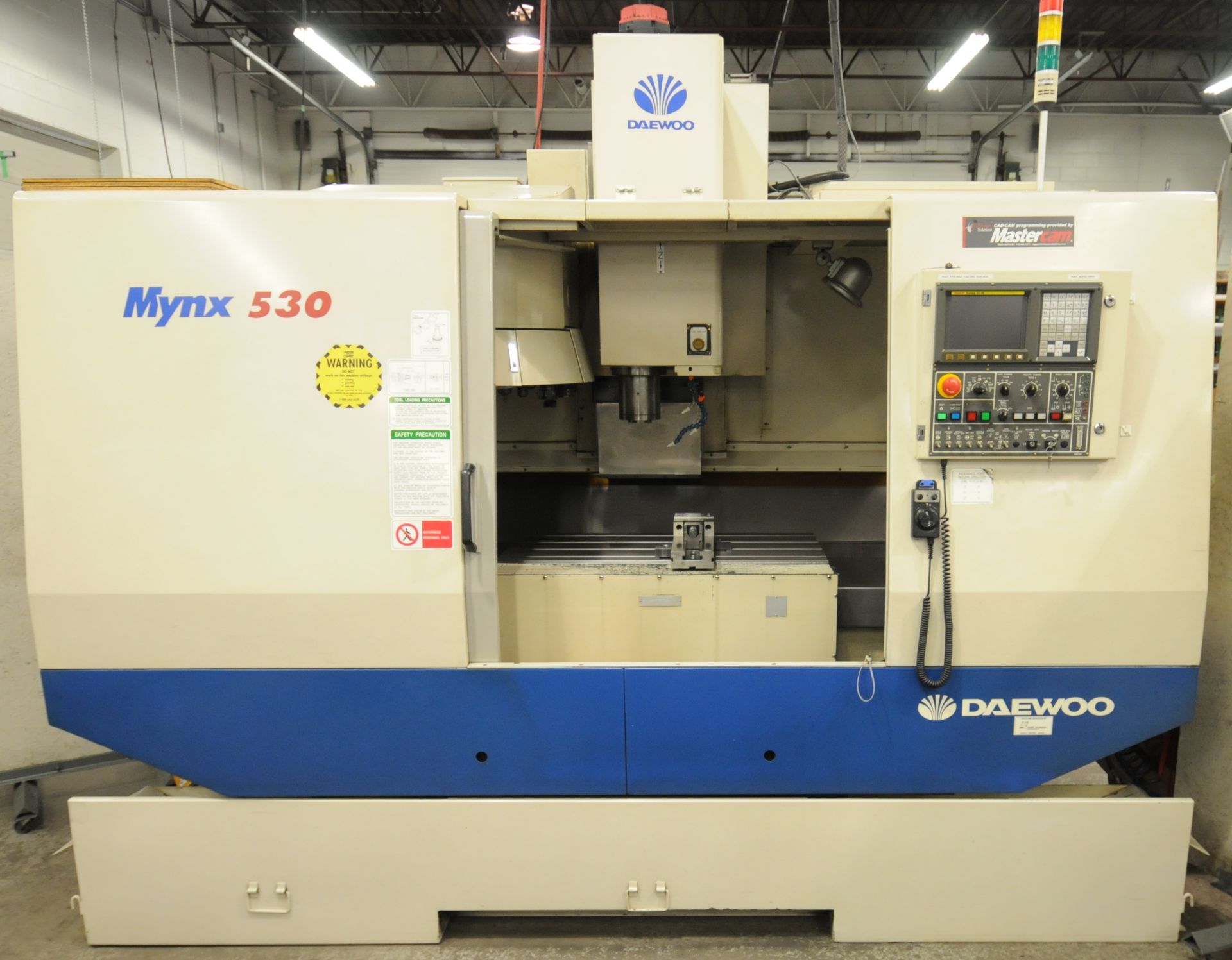 DAEWOO MYNX 530 CNC VERTICAL MACHINING CENTER WITH FANUC SERIES OI-M CNC CONTROL, TRAVELS: X 32.300,