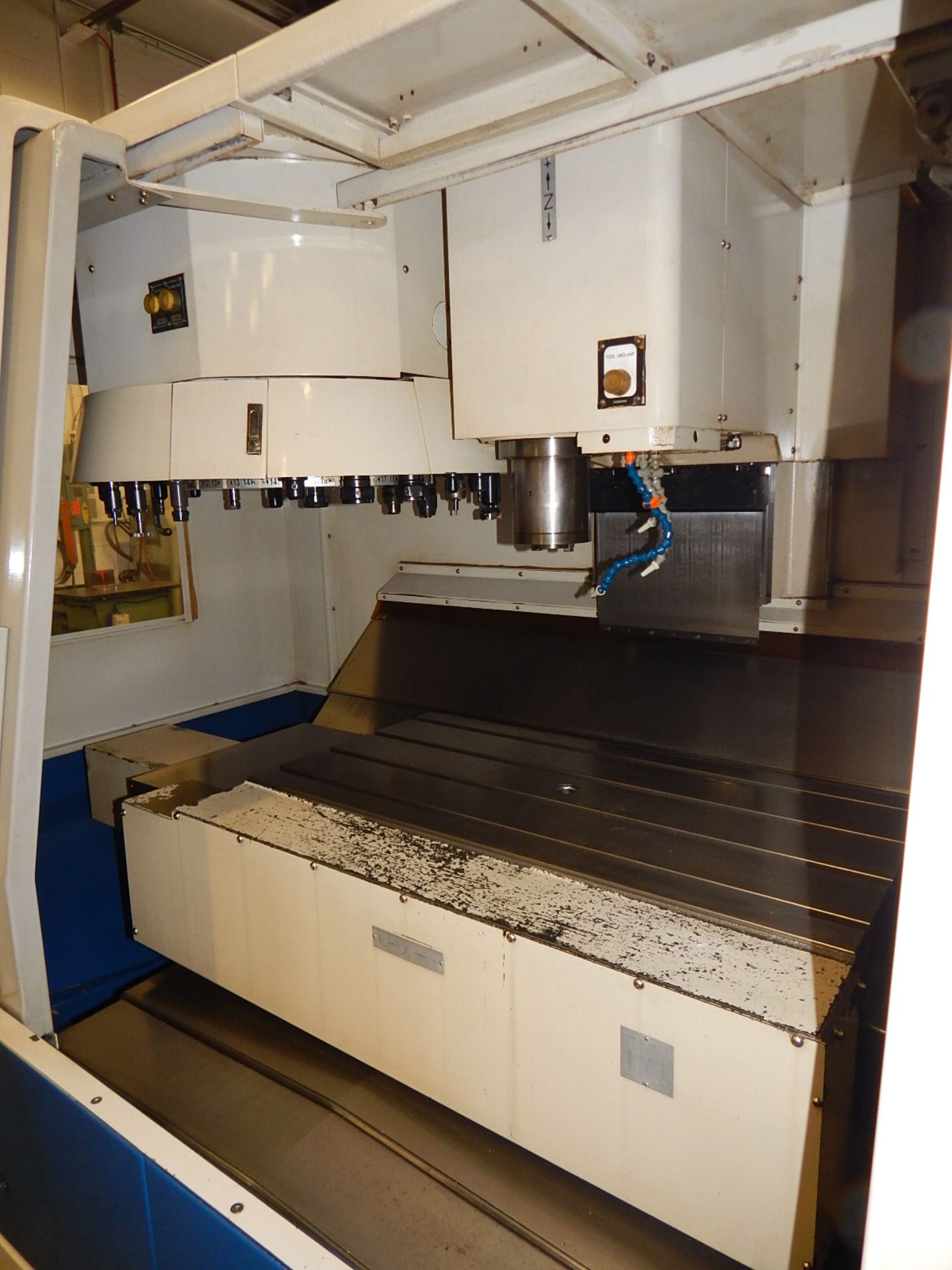 DAEWOO MYNX 530 CNC VERTICAL MACHINING CENTER WITH FANUC SERIES OI-M CNC CONTROL, TRAVELS: X 32.300, - Image 5 of 7