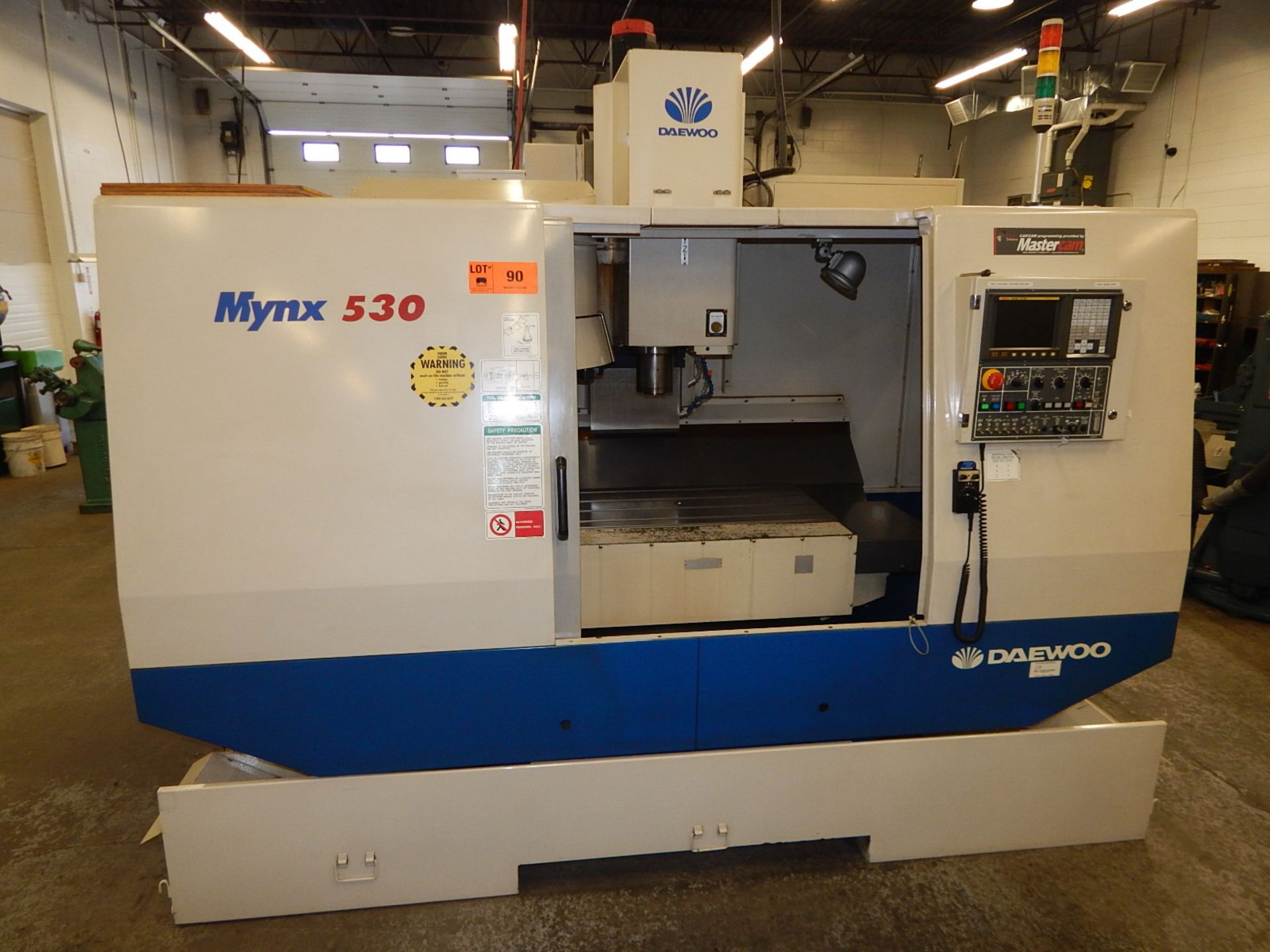 DAEWOO MYNX 530 CNC VERTICAL MACHINING CENTER WITH FANUC SERIES OI-M CNC CONTROL, TRAVELS: X 32.300, - Image 2 of 7