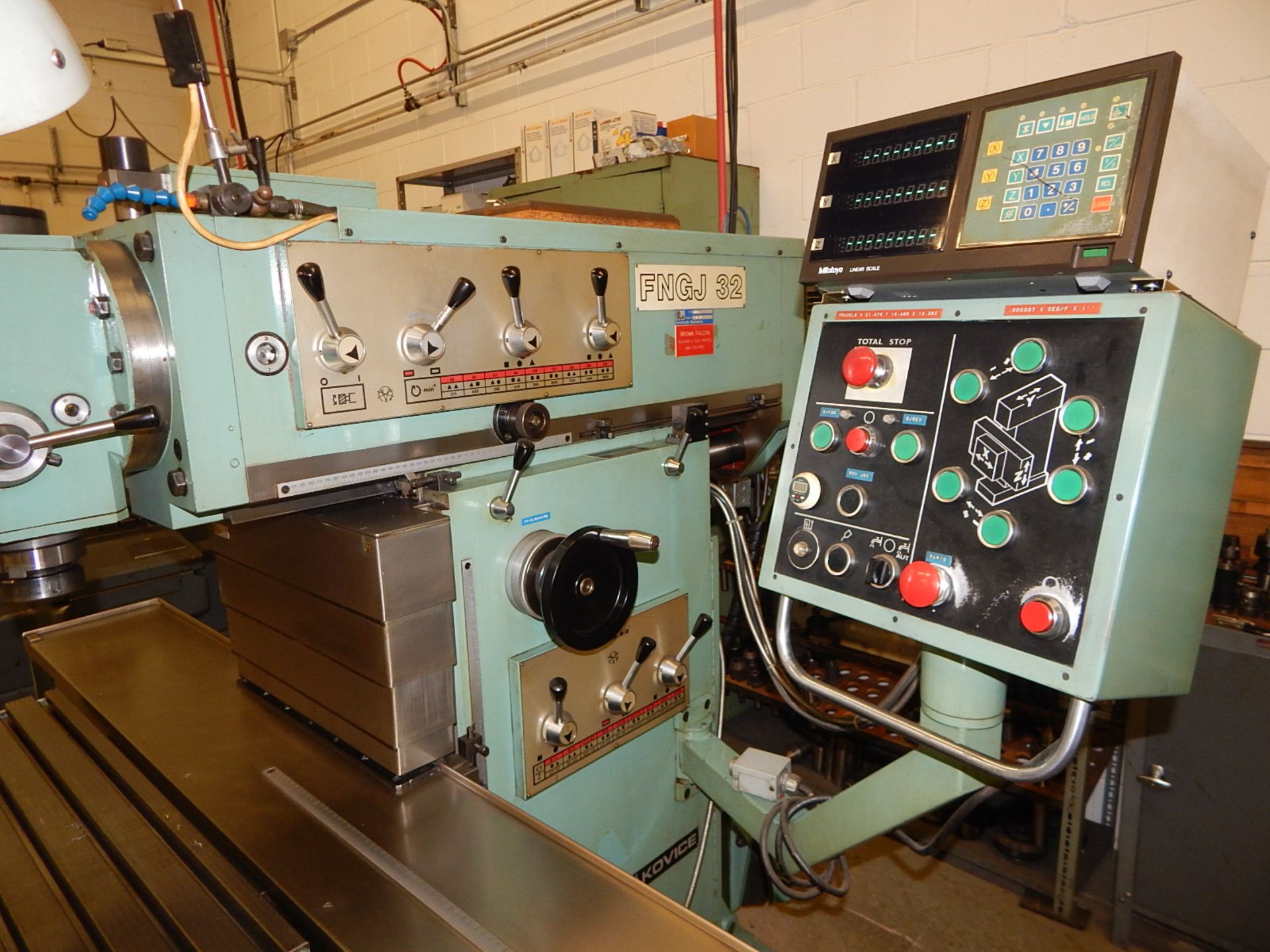 TOS FNGJ32 UNIVERSAL MILLING MACHINE WITH SPEEDS TO 2000 RPM, 32" X16" T-SLOT TABLE AND MITUTOYO 3 - Image 5 of 5