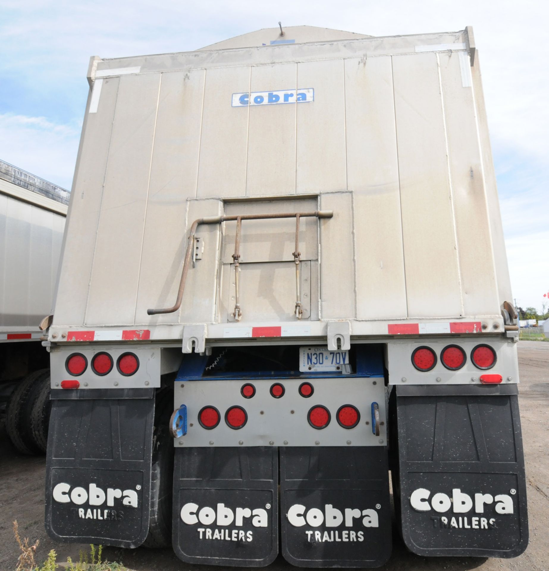 COBRA (2017) QUAD-AXLE ALUMINUM END DUMP BOX TRAILER WITH COMPOSITE FLOOR, 39-40 METRIC TON - Image 5 of 15