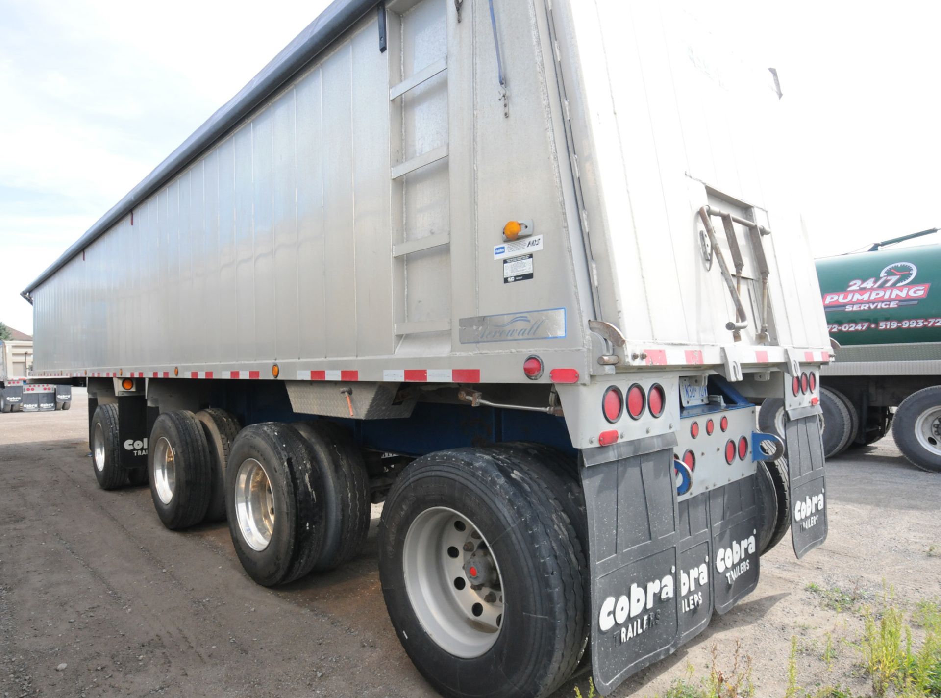 COBRA (2017) QUAD-AXLE ALUMINUM END DUMP BOX TRAILER WITH COMPOSITE FLOOR, 39-40 METRIC TON - Image 2 of 15