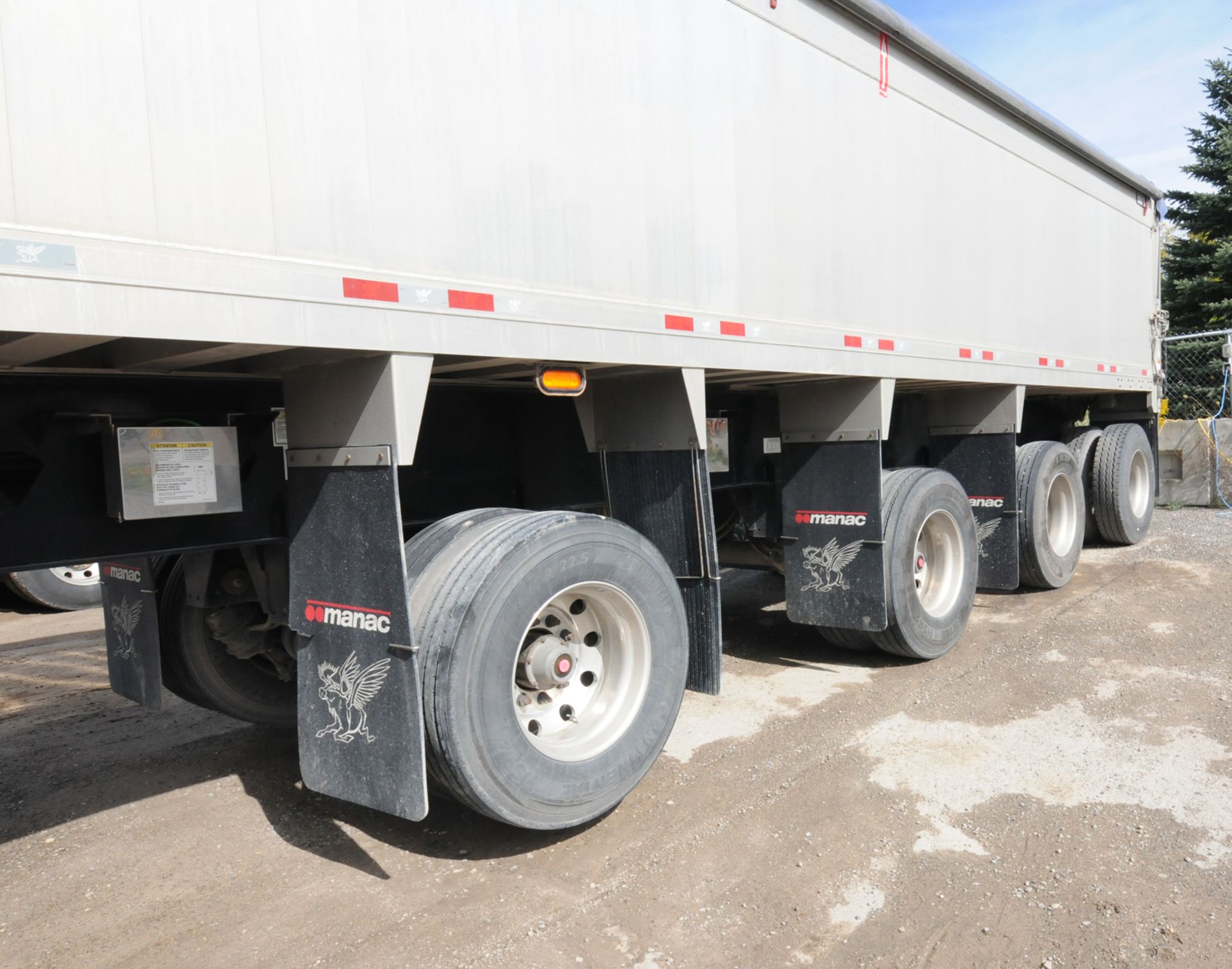 MANAC (2018) QUAD-AXLE ALUMINUM END DUMP BOX TRAILER WITH COMPOSITE FLOOR, 39-40 METRIC TON - Image 10 of 13