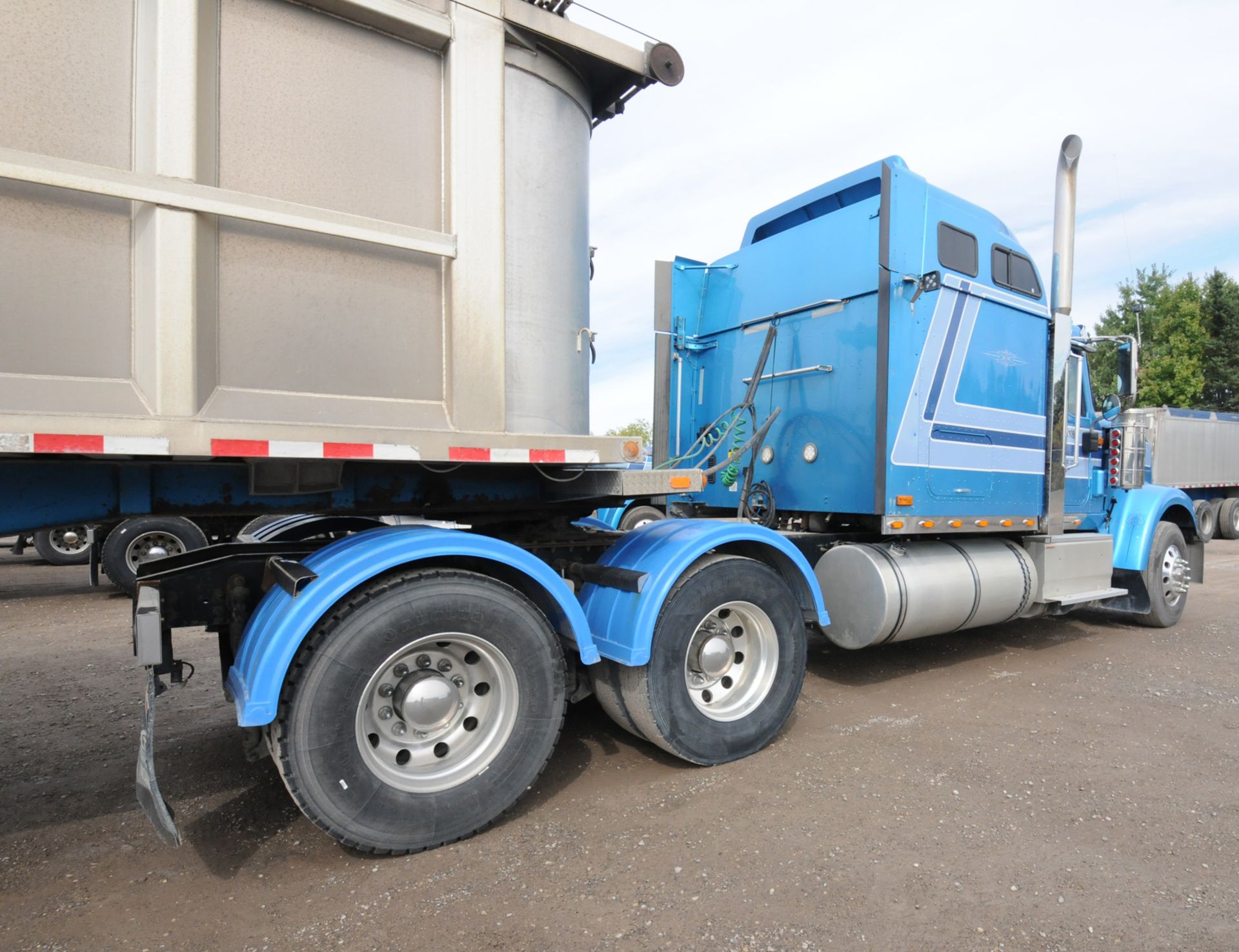 INTERNATIONAL (2017) 9900IS SFA 6X4 TRUCK WITH 500HP CUMMINS DIESEL ENGINE, 18 SPEED EATON FULLER - Image 7 of 31