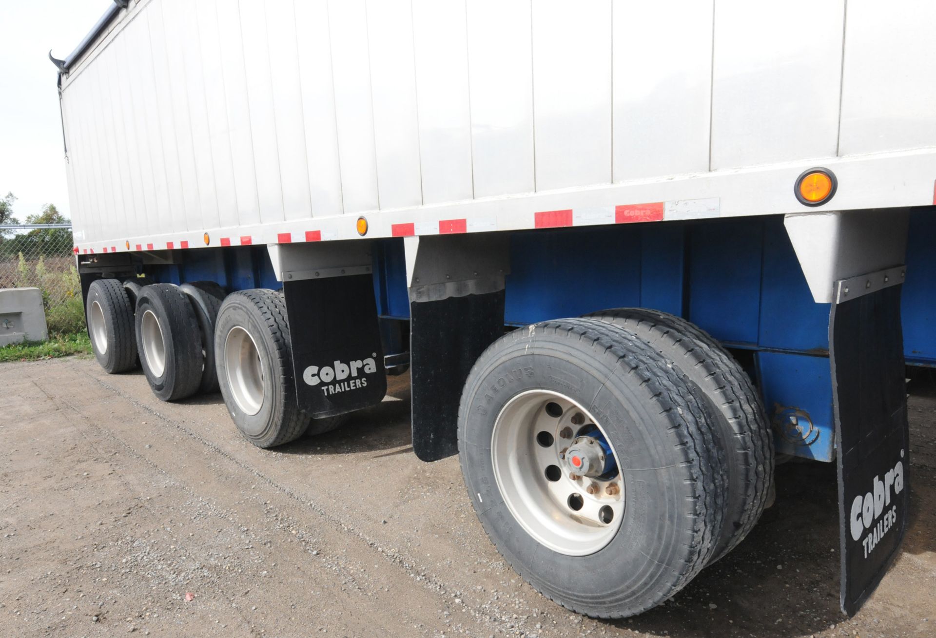 COBRA (2017) QUAD-AXLE ALUMINUM END DUMP BOX TRAILER WITH COMPOSITE FLOOR, 39-40 METRIC TON - Image 11 of 15