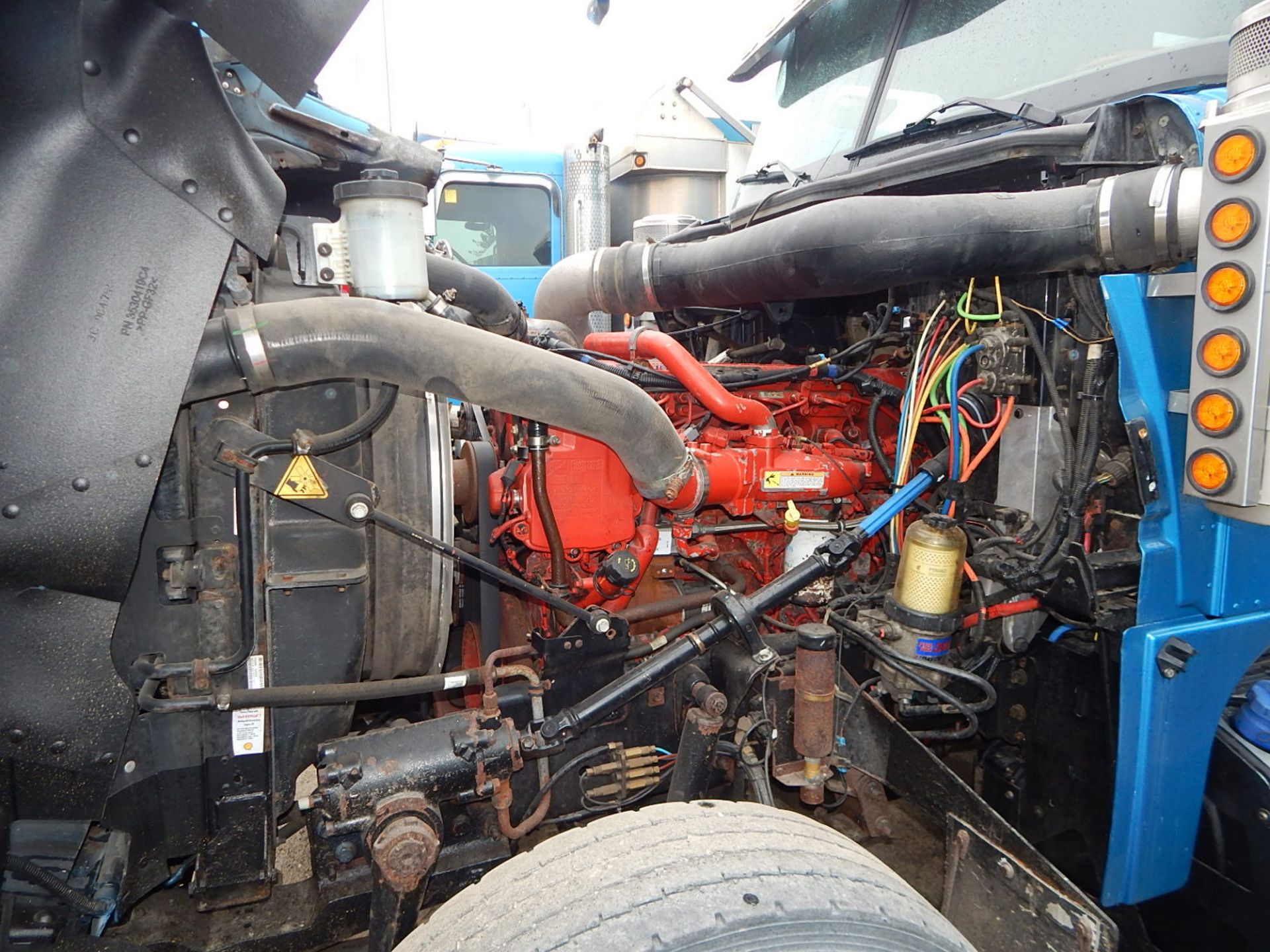 INTERNATIONAL (2016) TRUCK WITH 500HP CUMMINS DIESEL ENGINE, 18 SPEED EATON FULLER TRANSMISSION, - Image 28 of 32