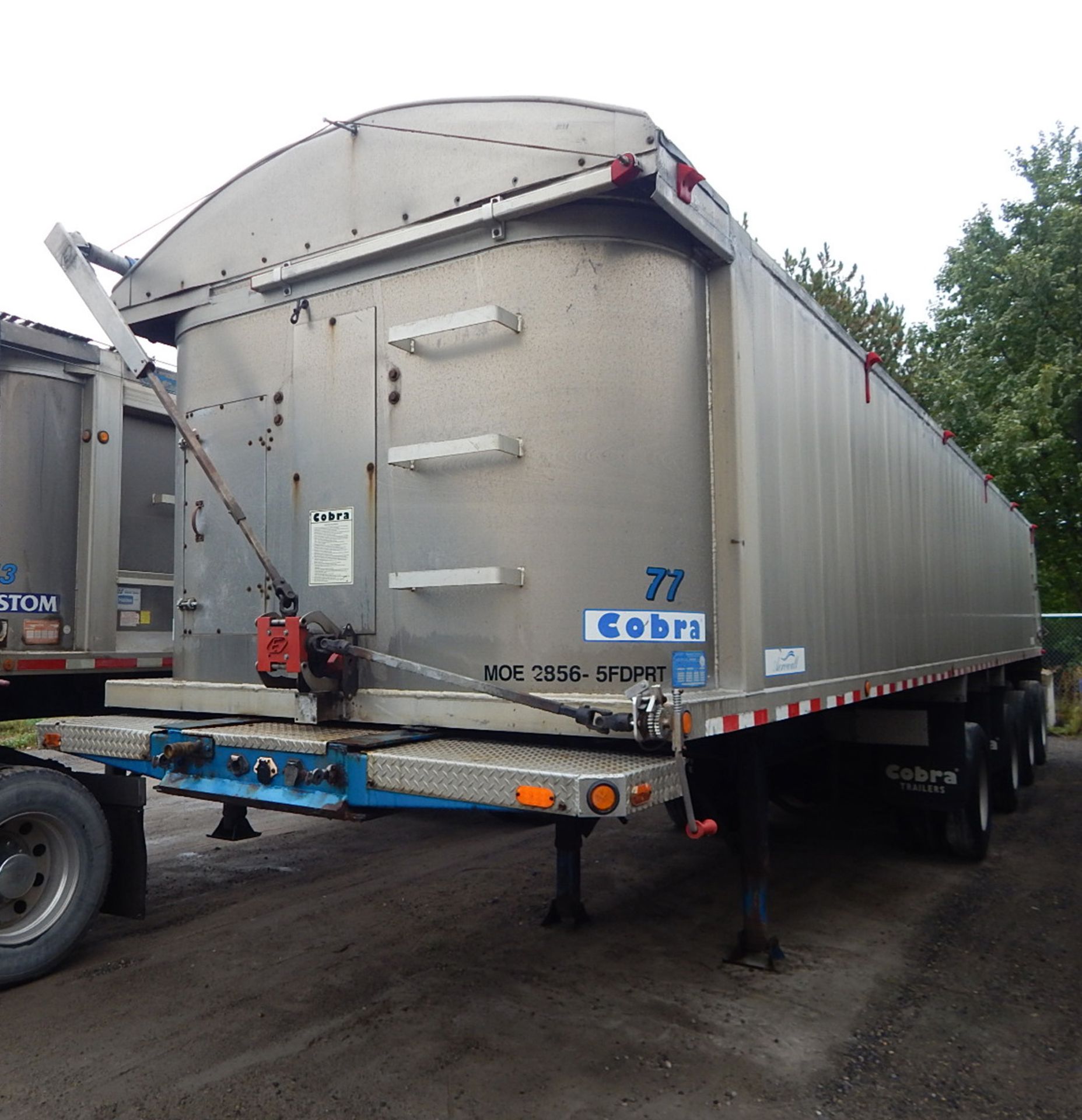 COBRA (2007) QUAD-AXLE ALUMINUM END DUMP BOX TRAILER WITH COMPOSITE FLOOR, 39-40 METRIC TON - Image 6 of 15