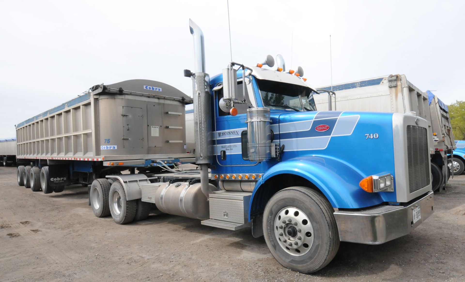 PETERBILT (2010) TRUCK WITH 500HP CUMMINS DIESEL ENGINE, 18 SPEED EATON FULLER TRANSMISSION, DAY - Image 11 of 31