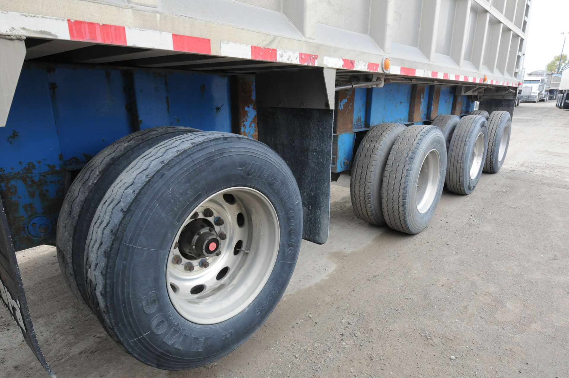 COBRA (2007) QUAD-AXLE ALUMINUM END DUMP BOX TRAILER WITH COMPOSITE FLOOR, 39-40 METRIC TON - Image 13 of 15