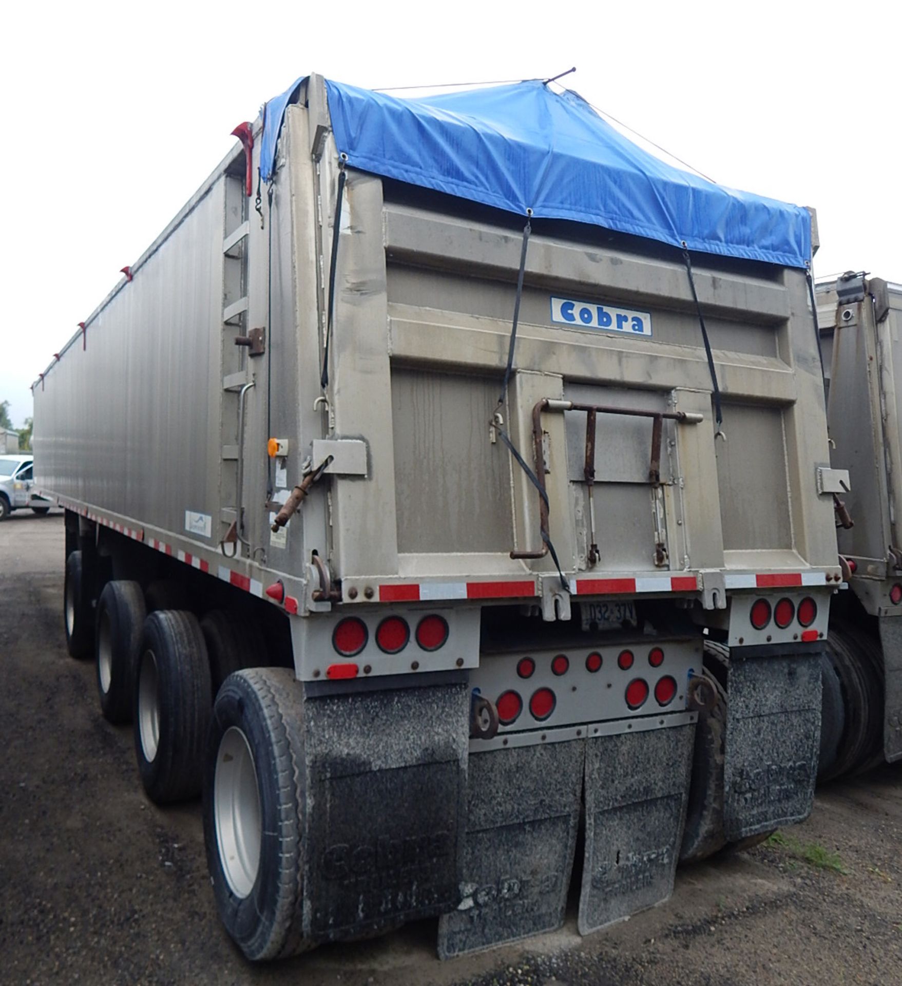 COBRA (2007) QUAD-AXLE ALUMINUM END DUMP BOX TRAILER WITH COMPOSITE FLOOR, 39-40 METRIC TON - Image 12 of 15