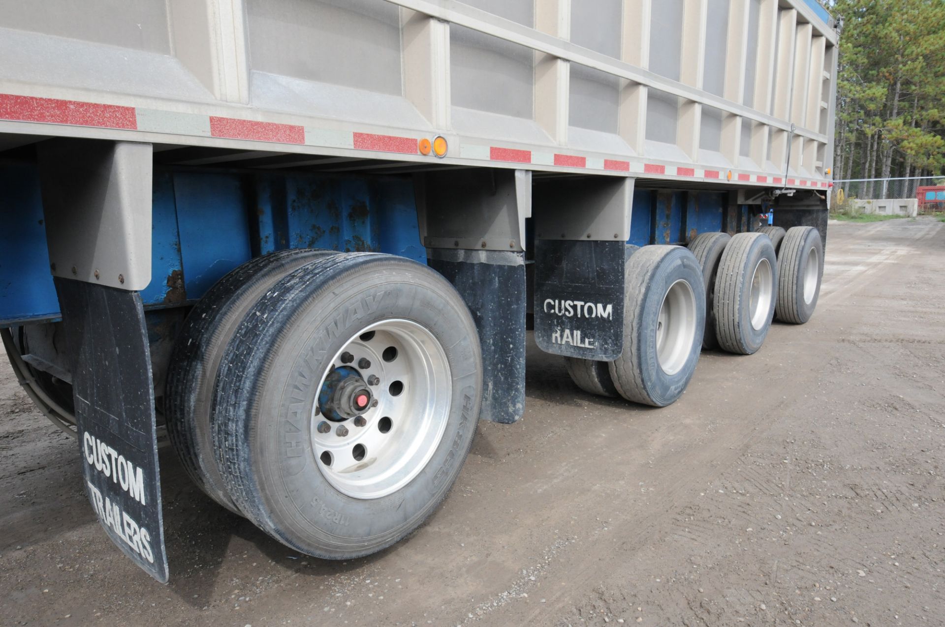 CUSTOM (2006) QUAD-AXLE ALUMINUM END DUMP BOX TRAILER WITH COMPOSITE FLOOR, 39-40 METRIC TON - Image 13 of 15