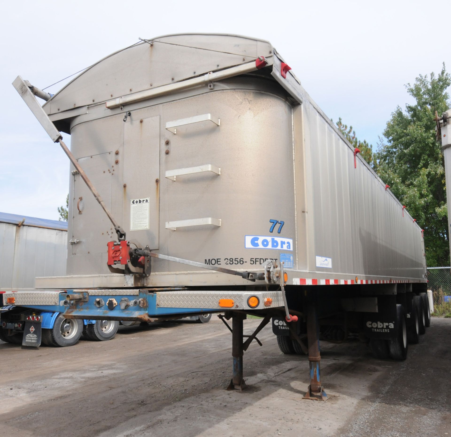 COBRA (2007) QUAD-AXLE ALUMINUM END DUMP BOX TRAILER WITH COMPOSITE FLOOR, 39-40 METRIC TON