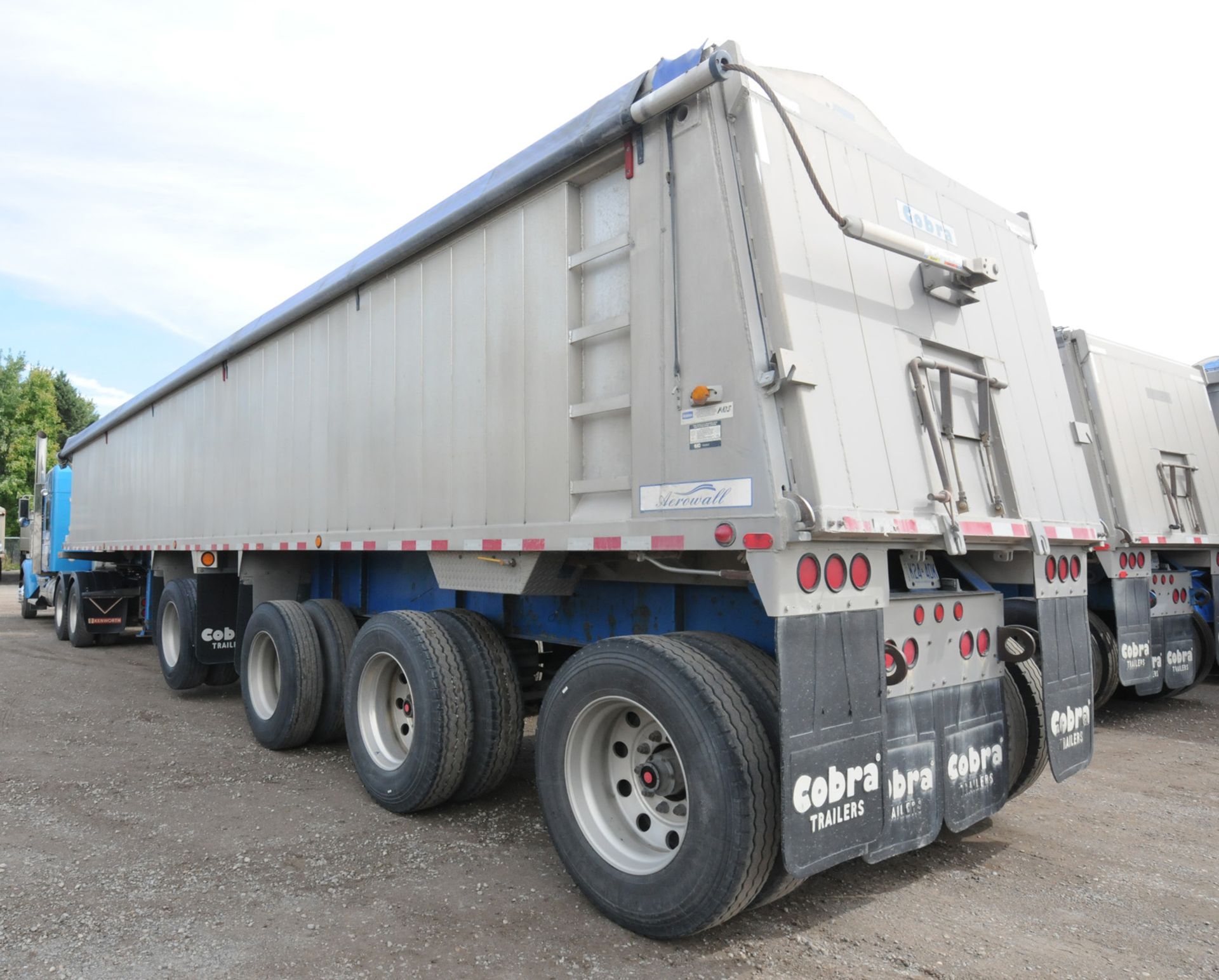 COBRA (2013) QUAD-AXLE ALUMINUM END DUMP BOX TRAILER WITH COMPOSITE FLOOR, 39-40 METRIC TON - Image 2 of 16