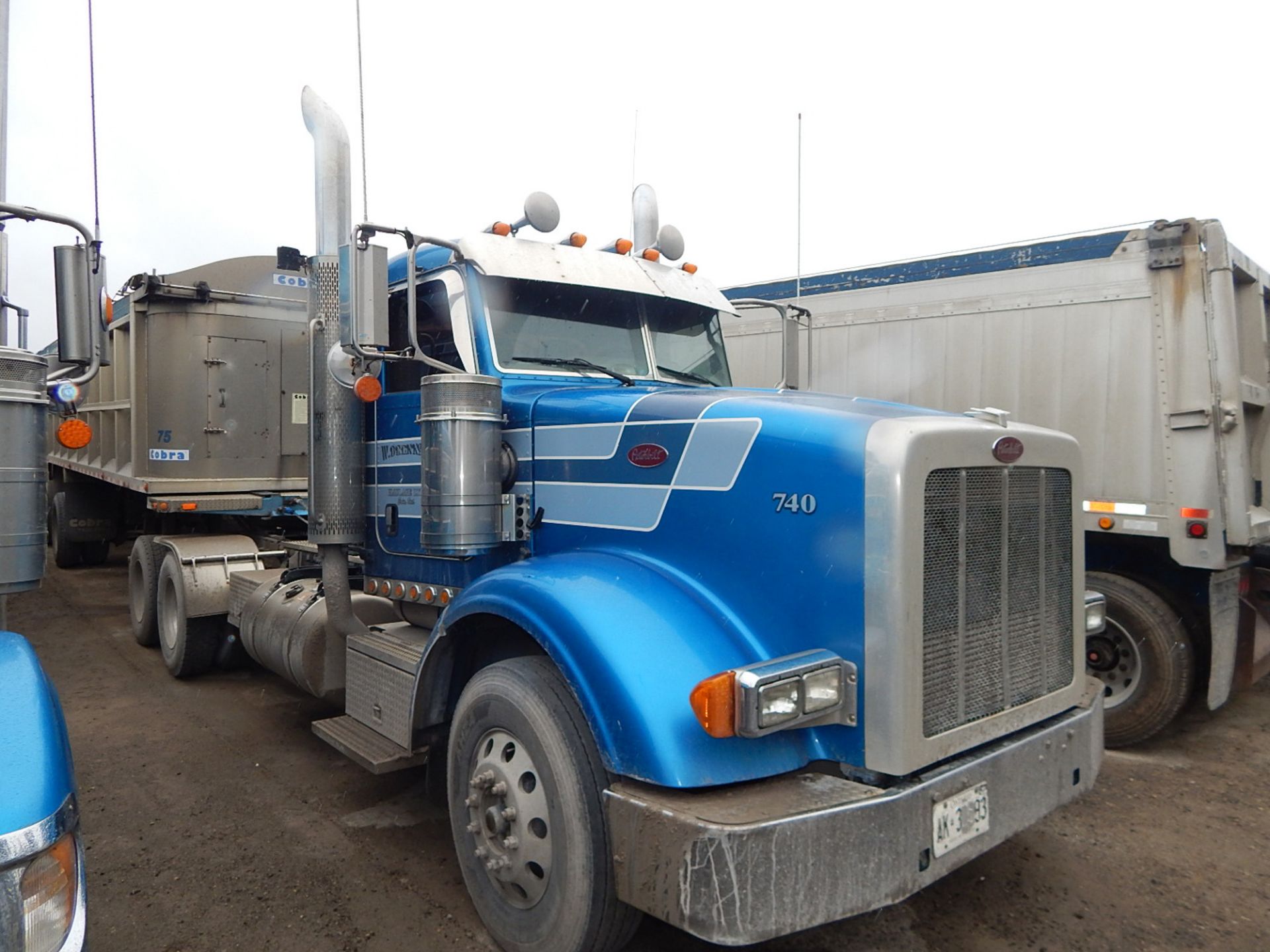 PETERBILT (2010) TRUCK WITH 500HP CUMMINS DIESEL ENGINE, 18 SPEED EATON FULLER TRANSMISSION, DAY - Image 3 of 31