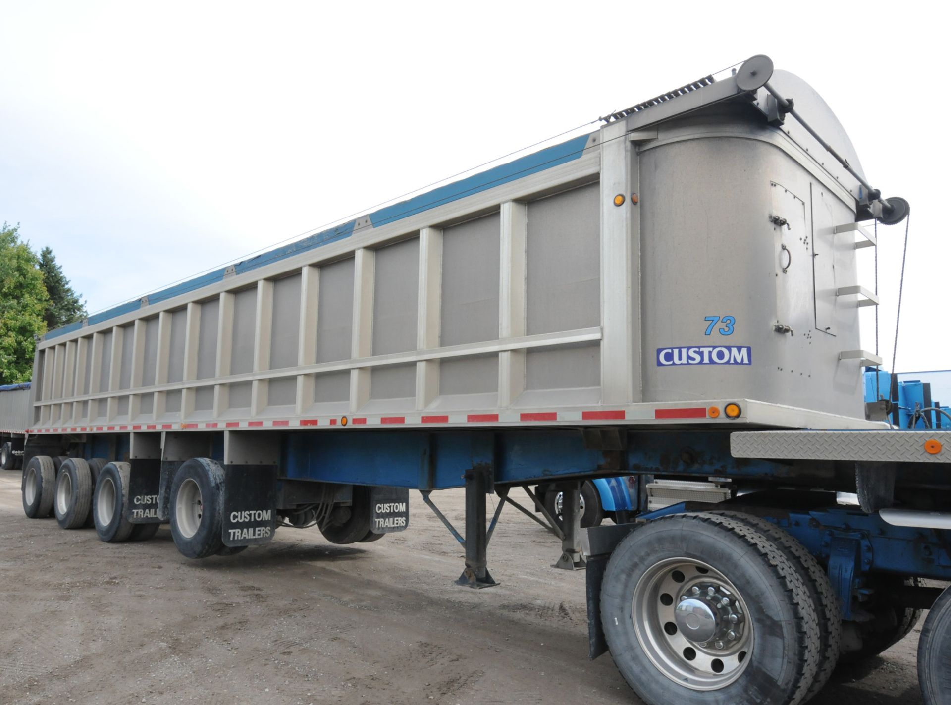 CUSTOM (2006) QUAD-AXLE ALUMINUM END DUMP BOX TRAILER WITH COMPOSITE FLOOR, 39-40 METRIC TON - Image 9 of 15