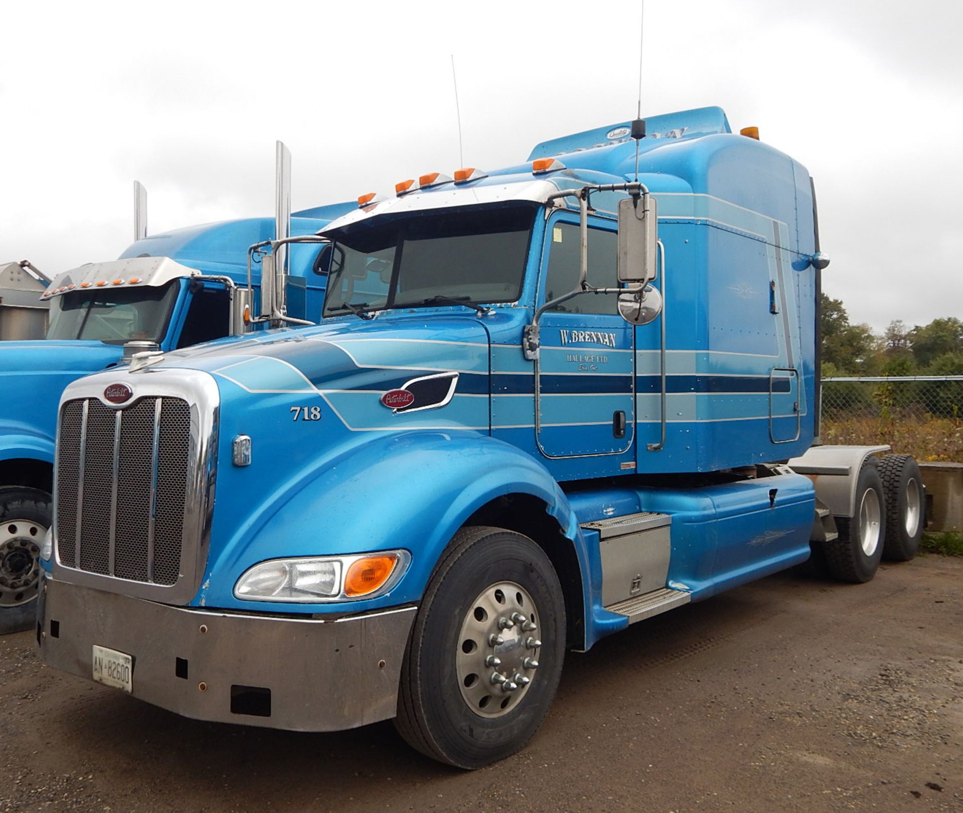 PETERBILT (2006) TRUCK WITH 475HP CAT C15 DIESEL ENGINE, 13 SPEED EATON FULLER TRANSMISSION, SLEEPER - Image 3 of 40