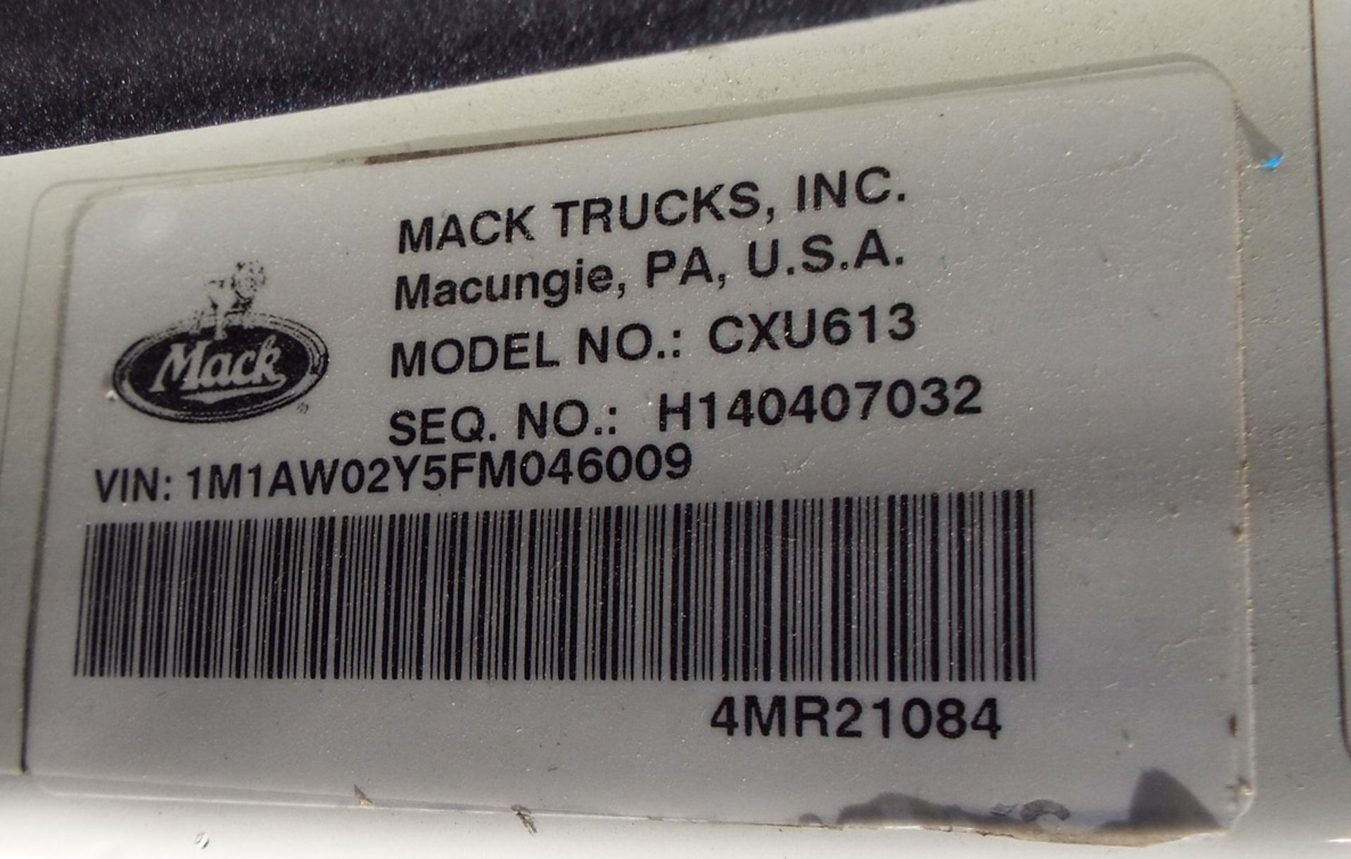 MACK (2015) CXU613 DAY CAB TRUCK WITH 405HP MP7 DIESEL ENGINE, 10 SPEED EATON FULLER TRANSMISSION, - Image 13 of 13