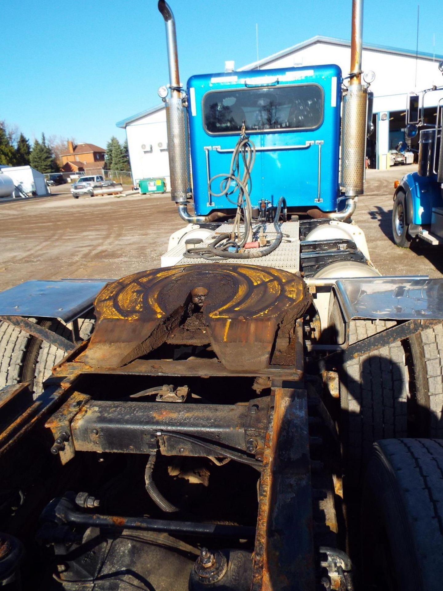 PETERBILT (2007) DAY CAB TRUCK WITH 475HP CAT DIESEL ENGINE, 18 SPEED EATON FULLER TRANSMISSION, - Image 5 of 17