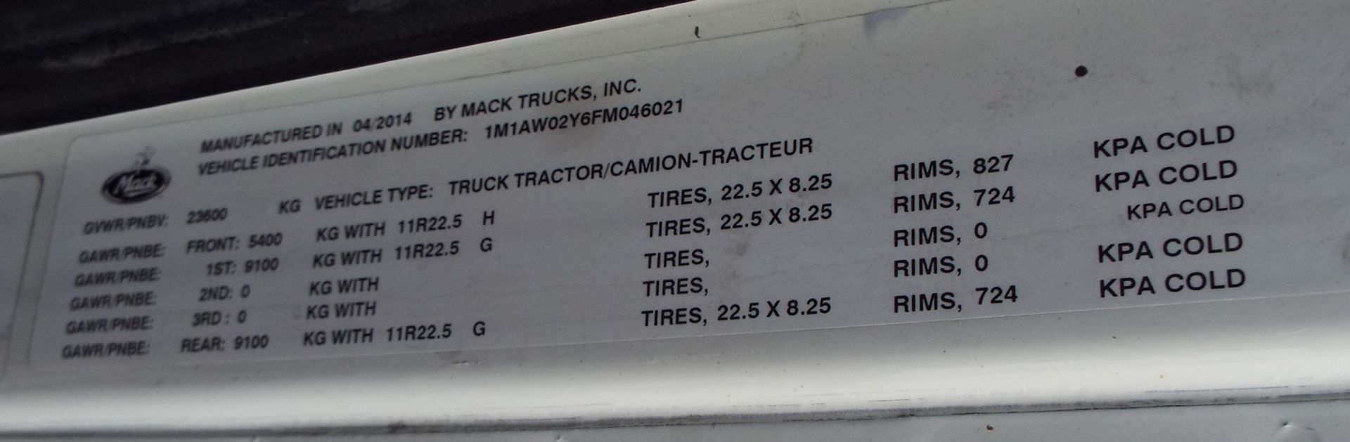 MACK (2015) CXU613 DAY CAB TRUCK WITH 405HP MP7 DIESEL ENGINE, 10 SPEED EATON FULLER TRANSMISSION, - Image 12 of 13