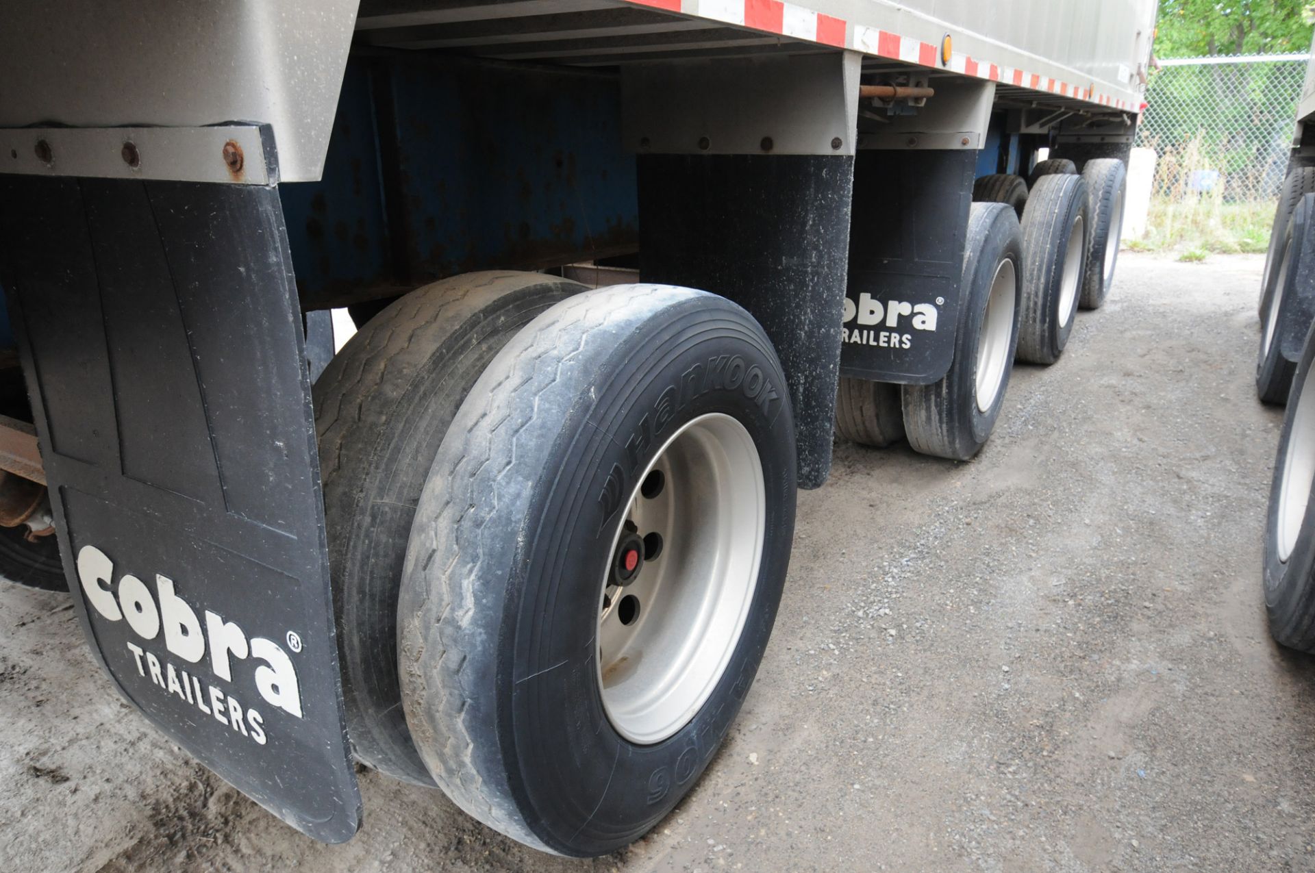 COBRA (2007) QUAD-AXLE ALUMINUM END DUMP BOX TRAILER WITH COMPOSITE FLOOR, 39-40 METRIC TON - Image 13 of 15