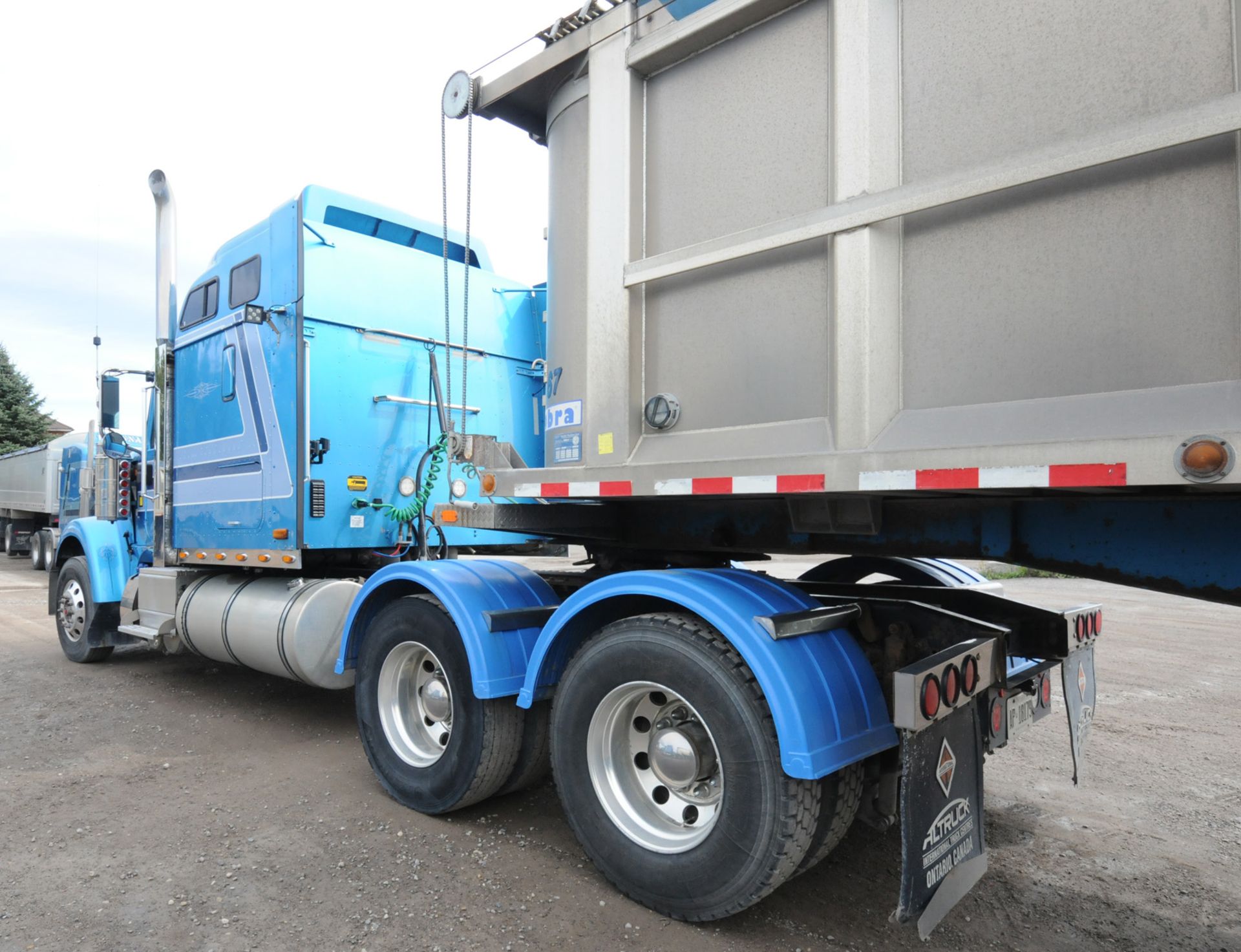 INTERNATIONAL (2017) 9900IS SFA 6X4 TRUCK WITH 500HP CUMMINS DIESEL ENGINE, 18 SPEED EATON FULLER - Image 5 of 31