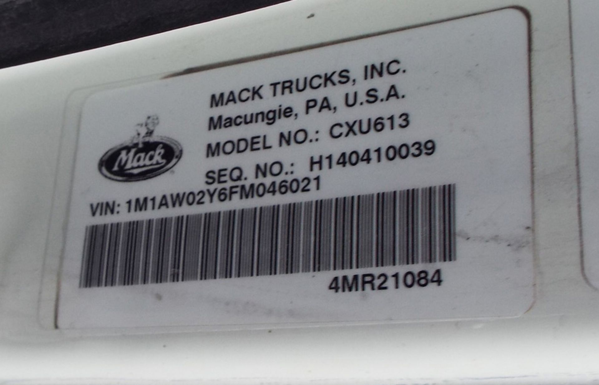 MACK (2015) CXU613 DAY CAB TRUCK WITH 405HP MP7 DIESEL ENGINE, 10 SPEED EATON FULLER TRANSMISSION, - Image 13 of 13