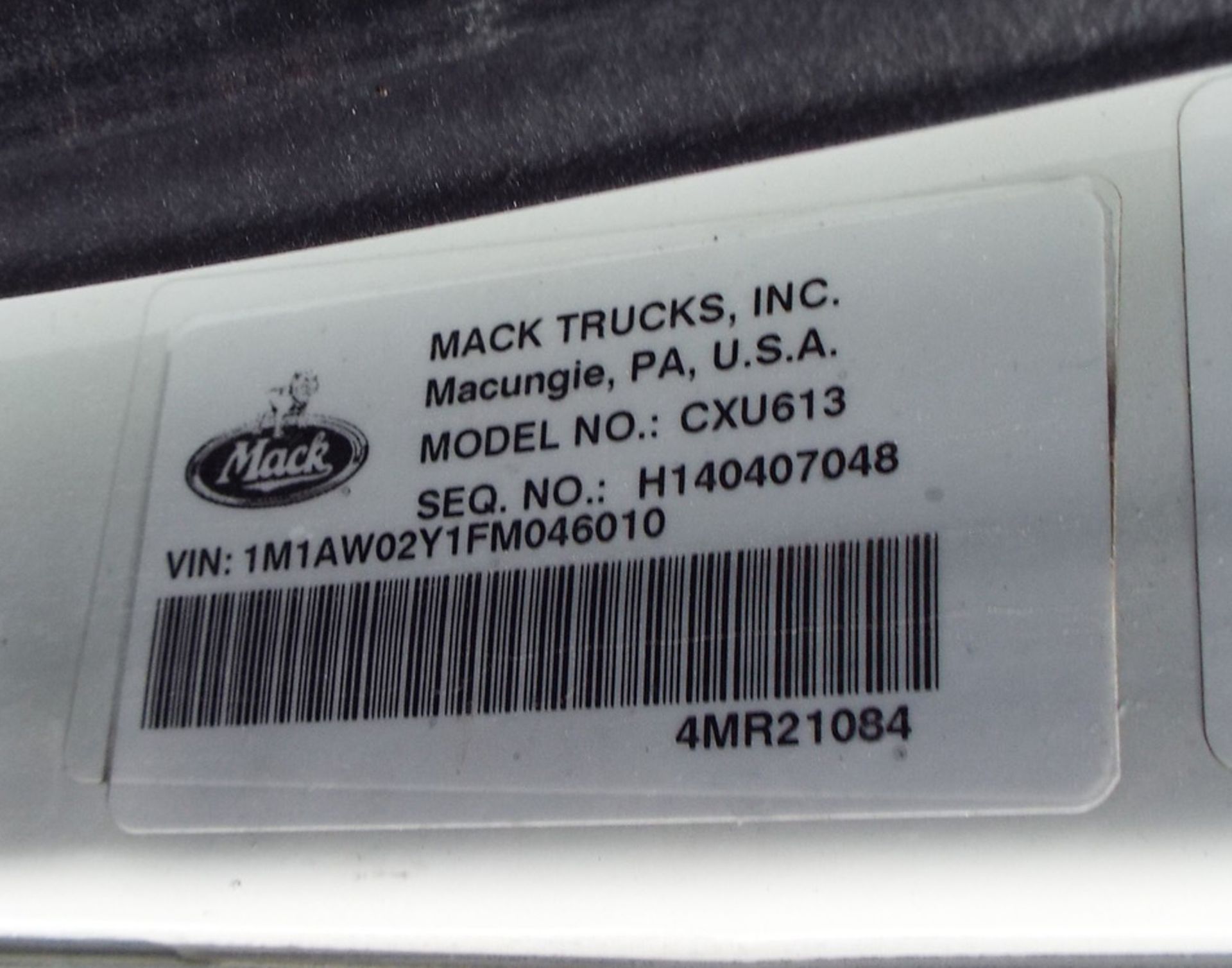 MACK (2015) CXU613 DAY CAB TRUCK WITH 405HP MP7 DIESEL ENGINE, 10 SPEED EATON FULLER TRANSMISSION, - Image 12 of 12