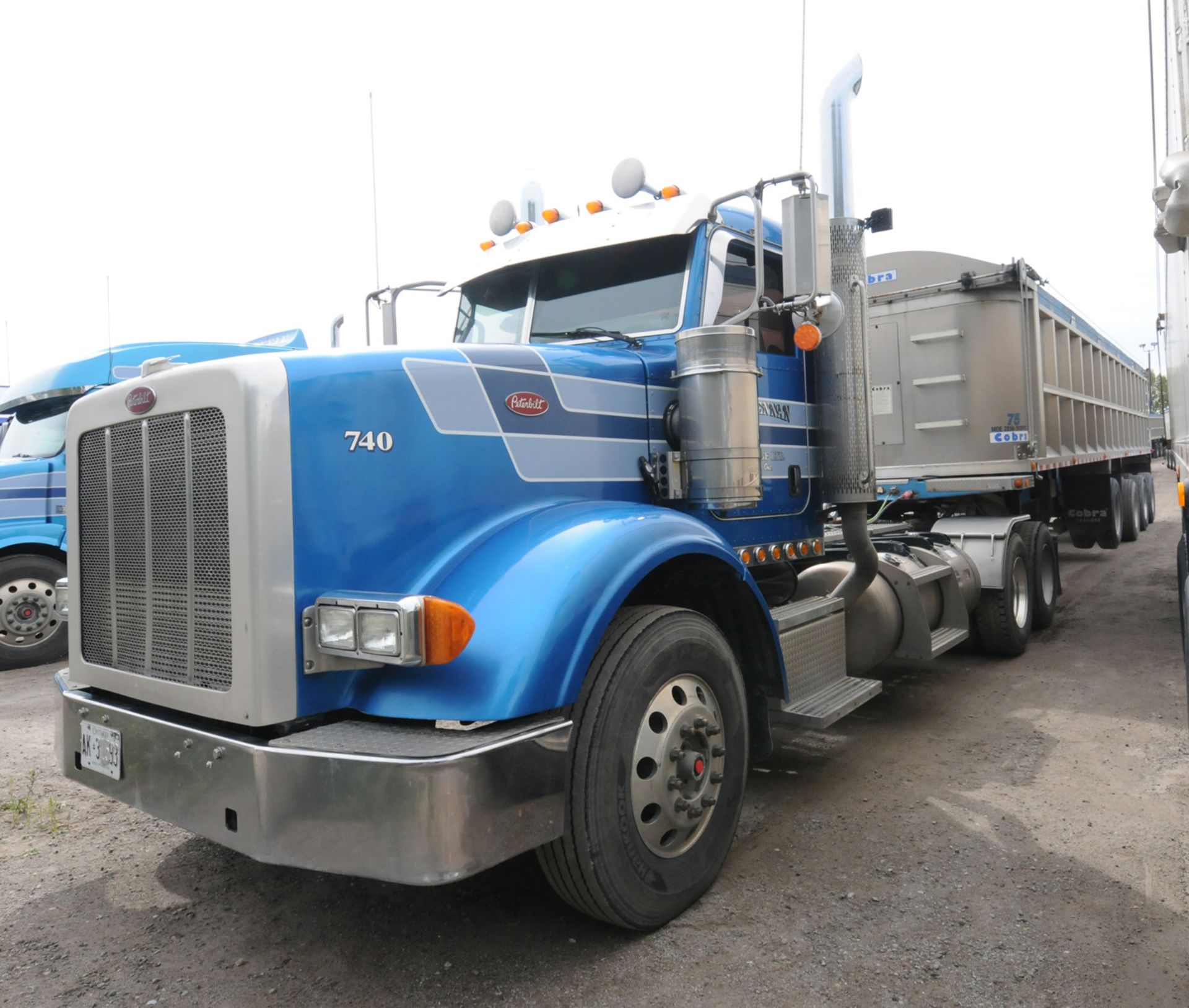 PETERBILT (2010) TRUCK WITH 500HP CUMMINS DIESEL ENGINE, 18 SPEED EATON FULLER TRANSMISSION, DAY