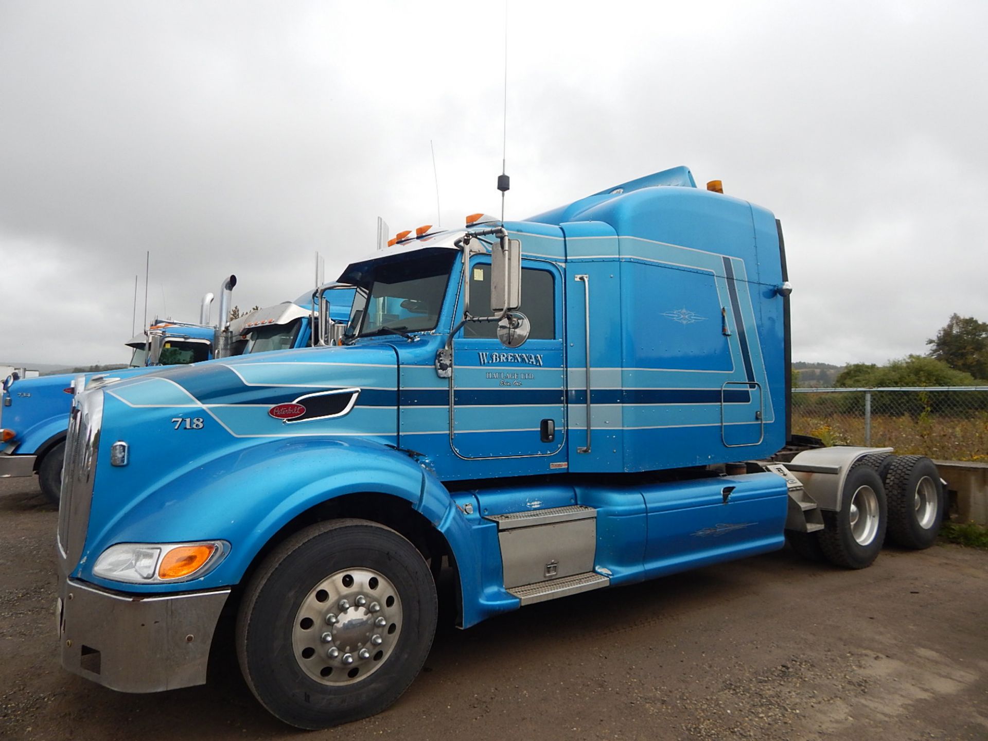 PETERBILT (2006) TRUCK WITH 475HP CAT C15 DIESEL ENGINE, 13 SPEED EATON FULLER TRANSMISSION, SLEEPER - Image 14 of 40