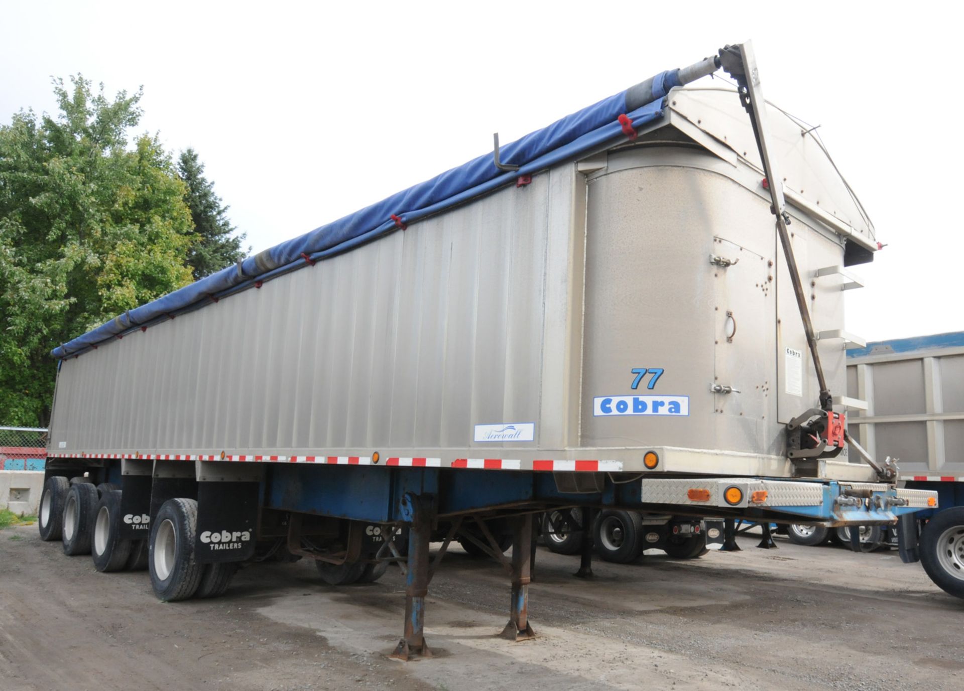 COBRA (2007) QUAD-AXLE ALUMINUM END DUMP BOX TRAILER WITH COMPOSITE FLOOR, 39-40 METRIC TON - Image 9 of 15