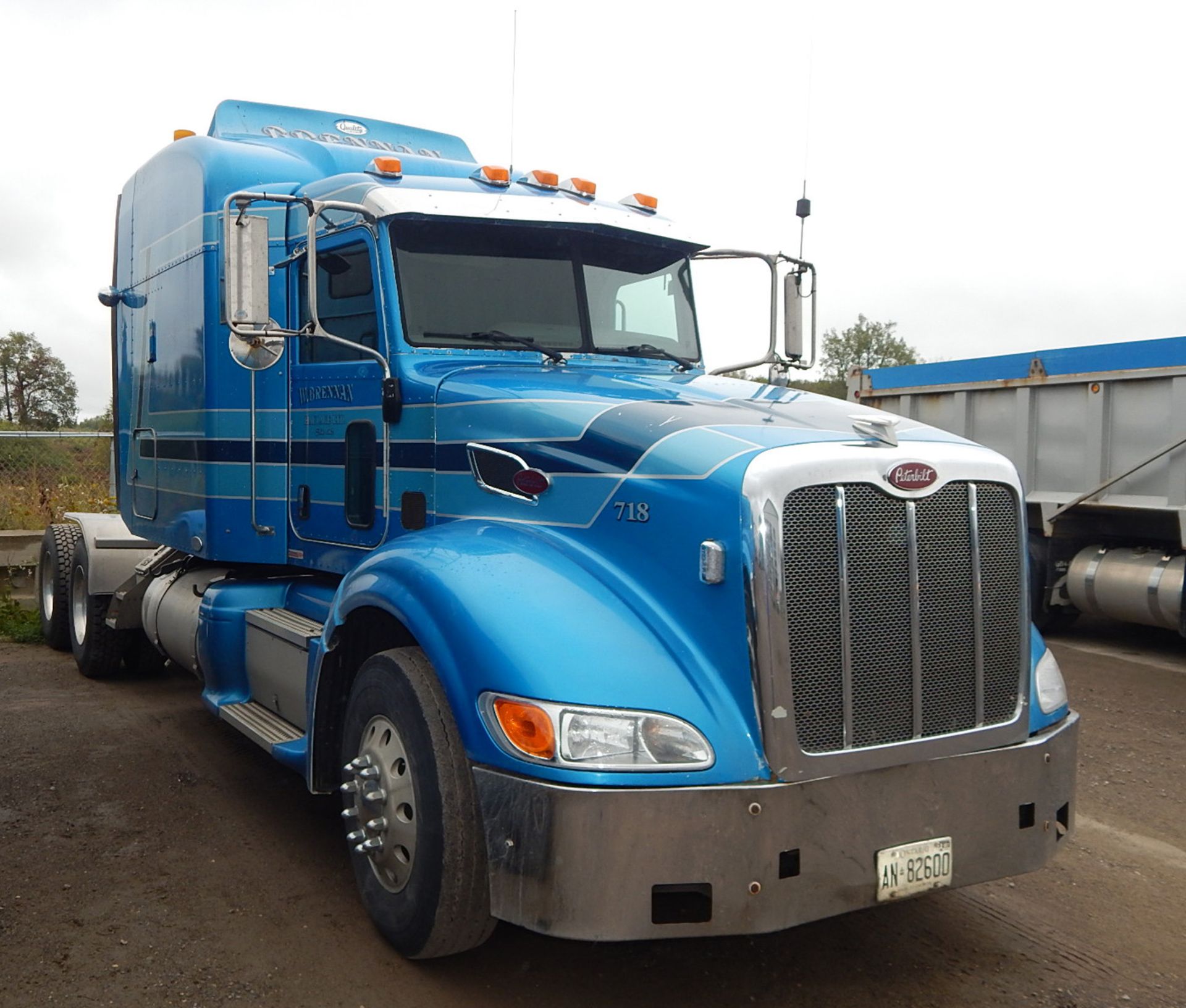 PETERBILT (2006) TRUCK WITH 475HP CAT C15 DIESEL ENGINE, 13 SPEED EATON FULLER TRANSMISSION, SLEEPER - Image 6 of 40