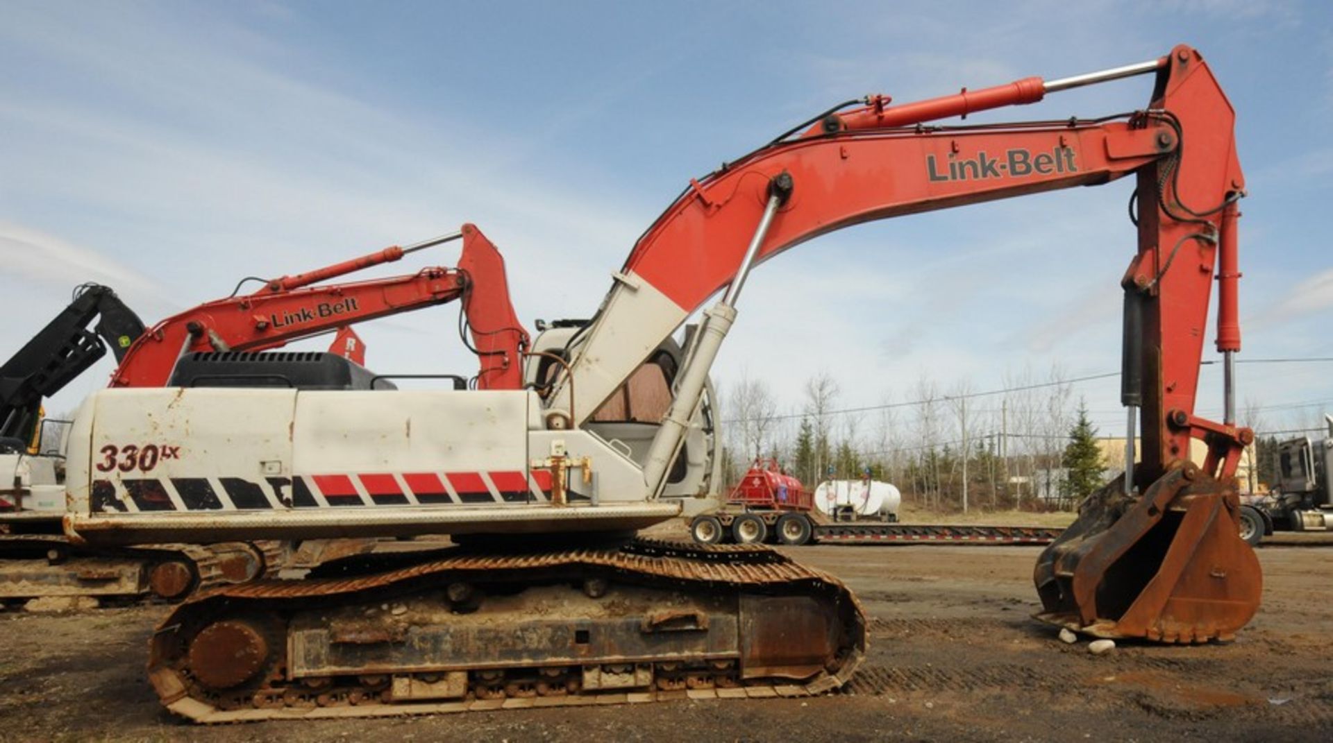 LINK-BELT (2008) 330LX HYDRAULIC EXCAVATOR WITH ISUZU AA-6HK1XQB TURBO DIESEL ENGINE WITH 247 HP, - Image 7 of 13