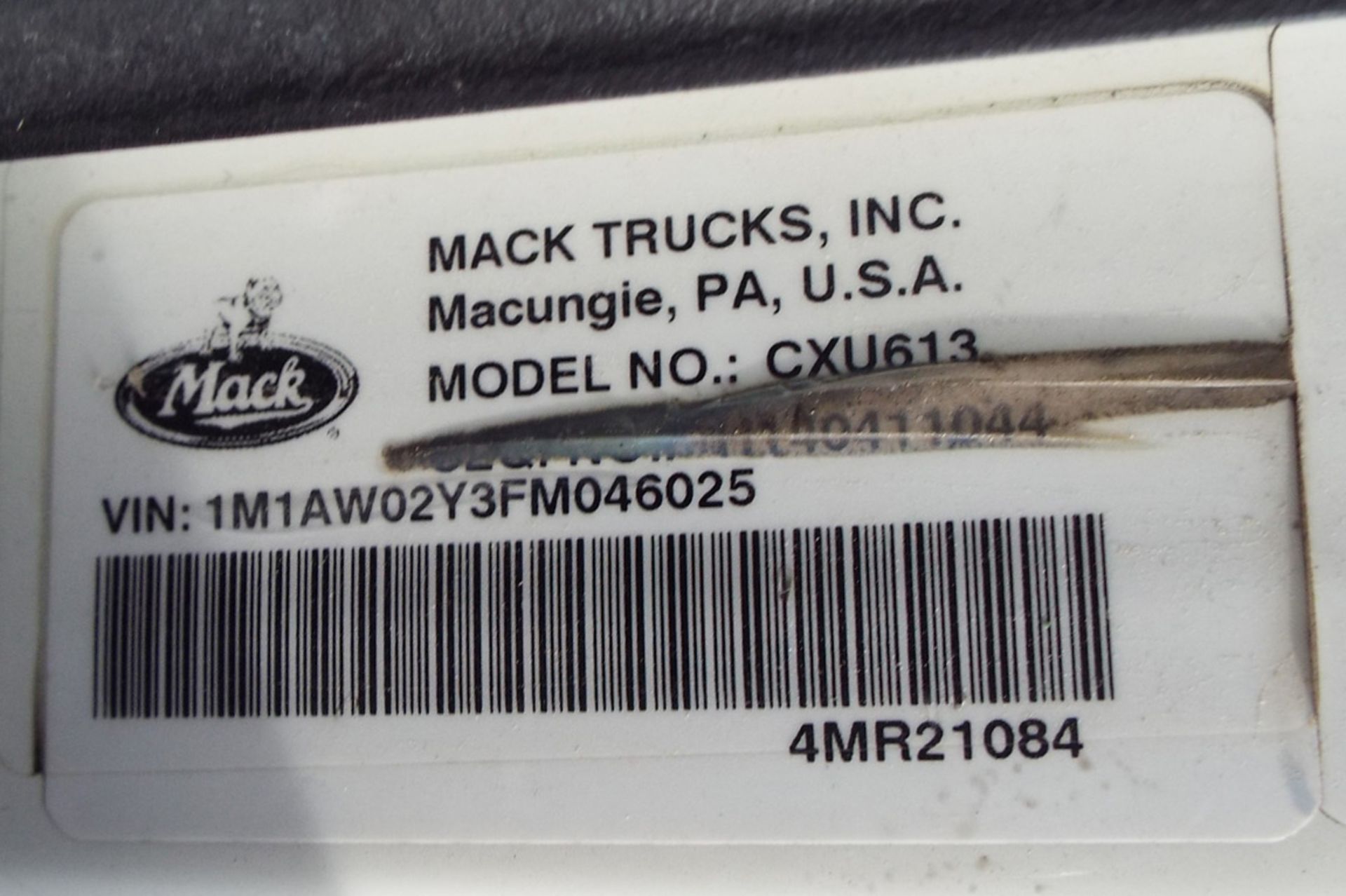 MACK (2015) CXU613 DAY CAB TRUCK WITH 405HP MP7 DIESEL ENGINE, 10 SPEED EATON FULLER TRANSMISSION, - Image 12 of 12