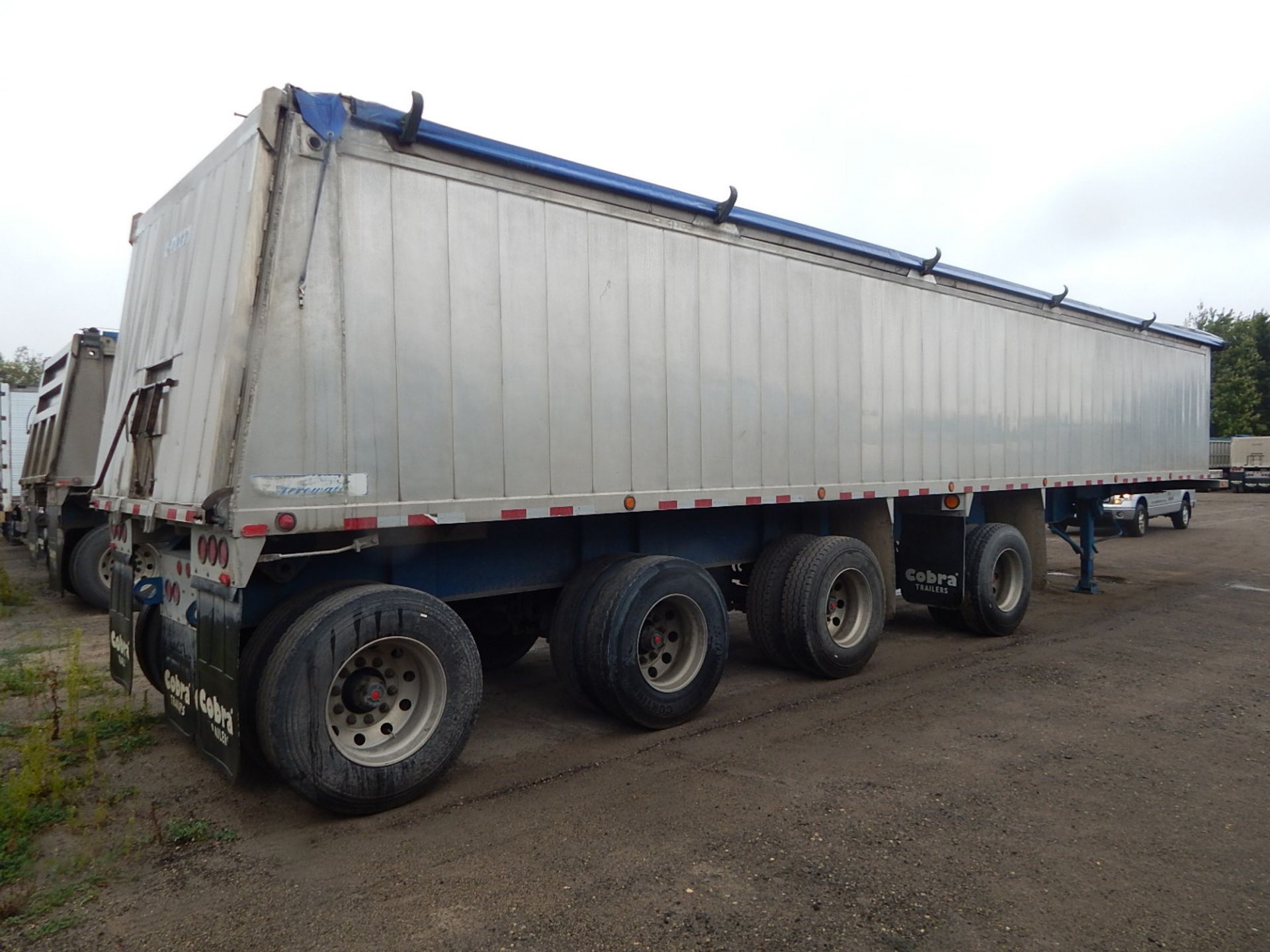 COBRA (2017) QUAD-AXLE ALUMINUM END DUMP BOX TRAILER WITH COMPOSITE FLOOR, 39-40 METRIC TON - Image 14 of 15