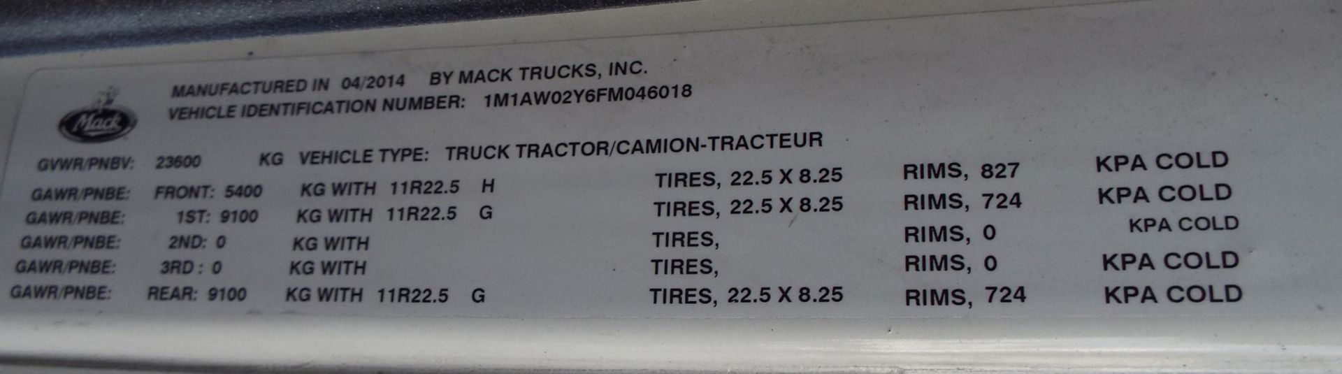 MACK (2015) CXU613 DAY CAB TRUCK WITH 405HP MP7 DIESEL ENGINE, 10 SPEED EATON FULLER TRANSMISSION, - Image 12 of 13